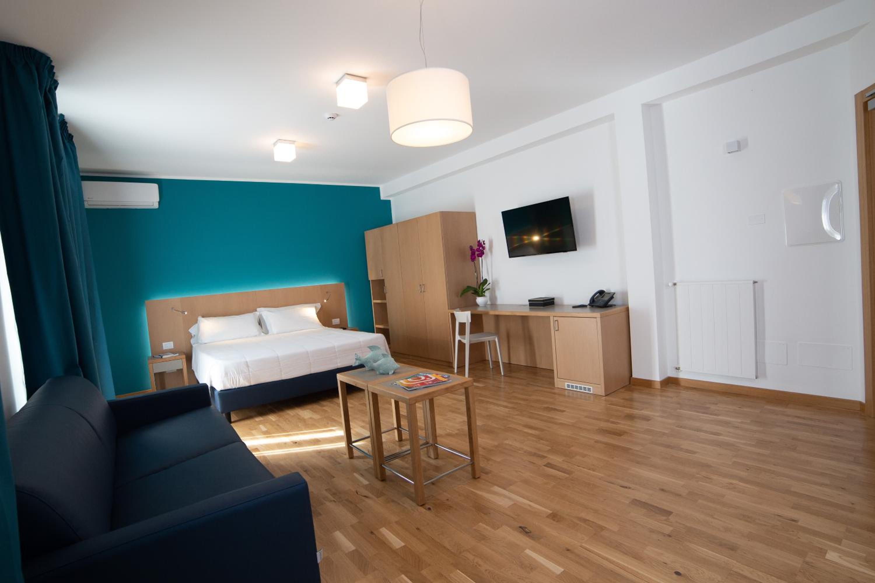 Deluxe Room - Photo 18
