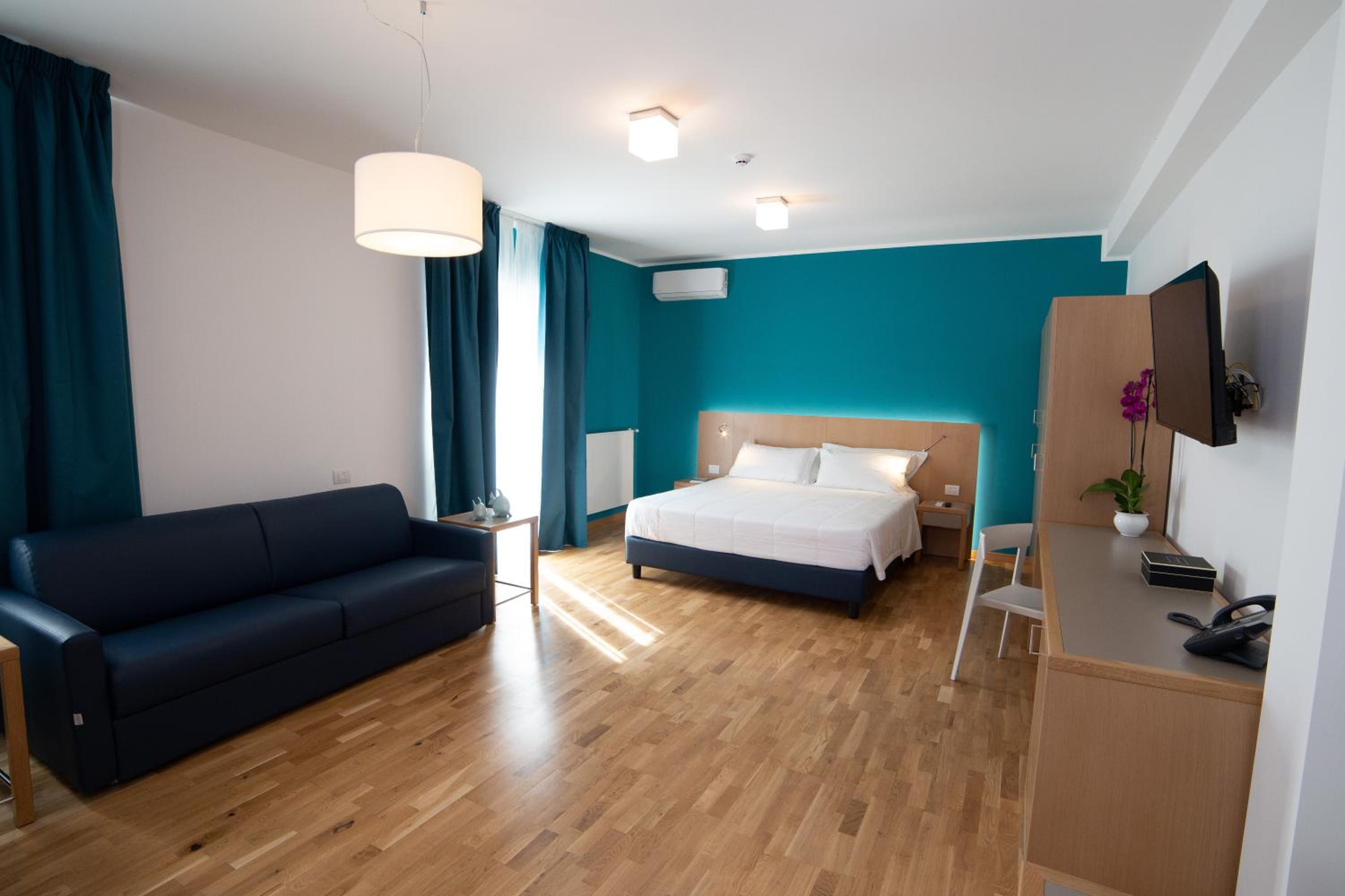 Deluxe Room - Photo 21