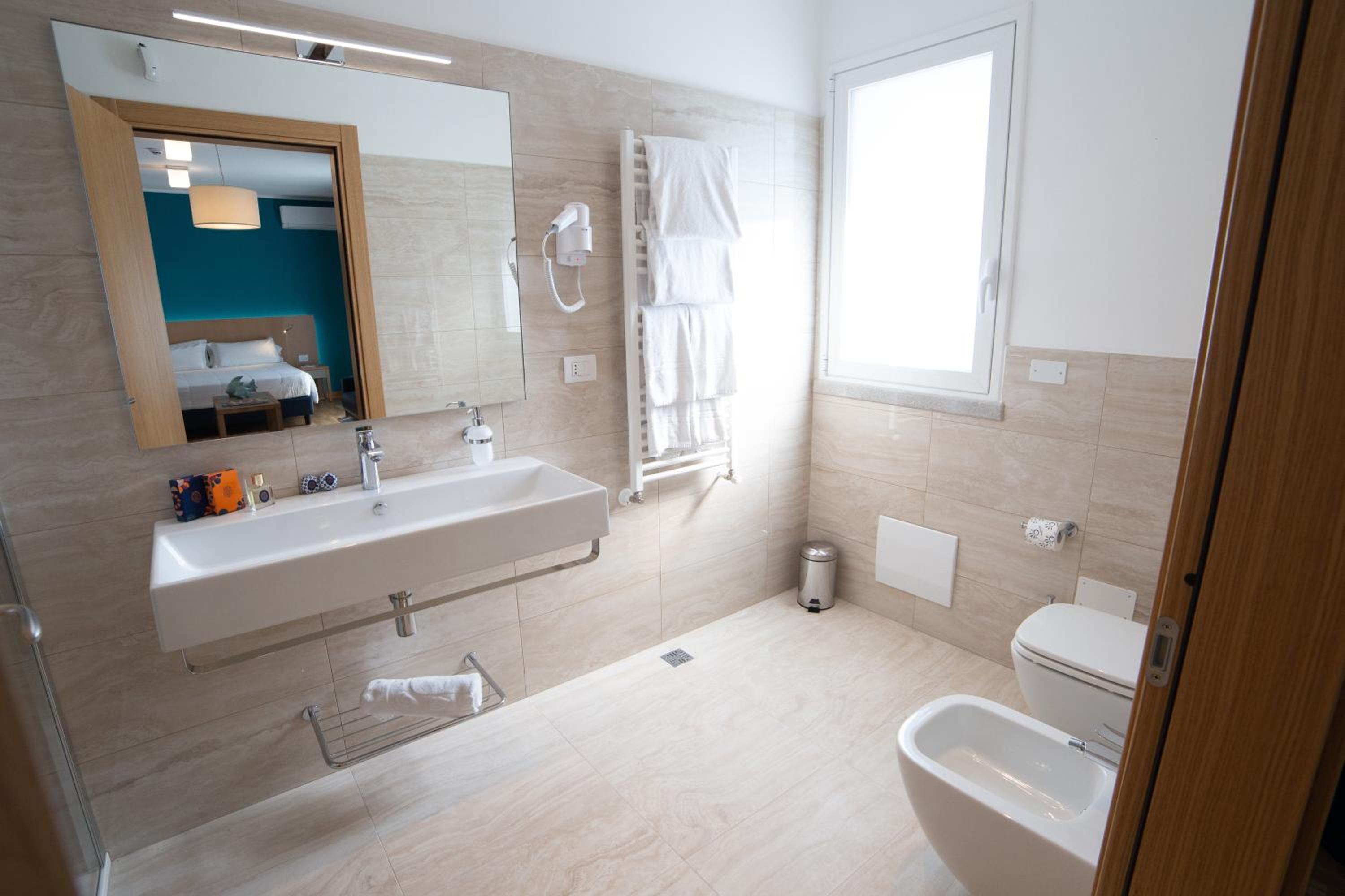 Standard Double Room - Photo 2
