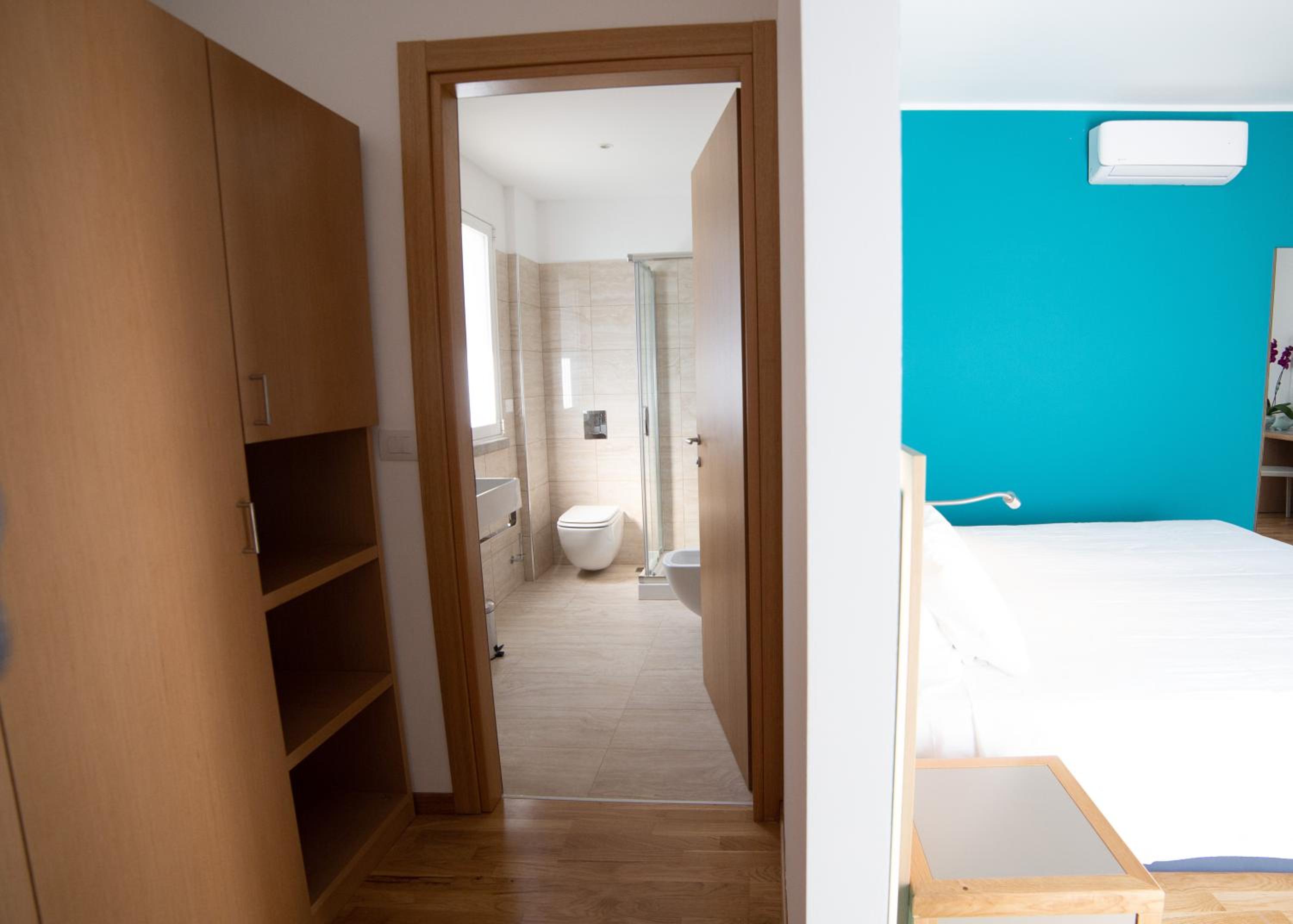 Standard Double Room - Photo 13