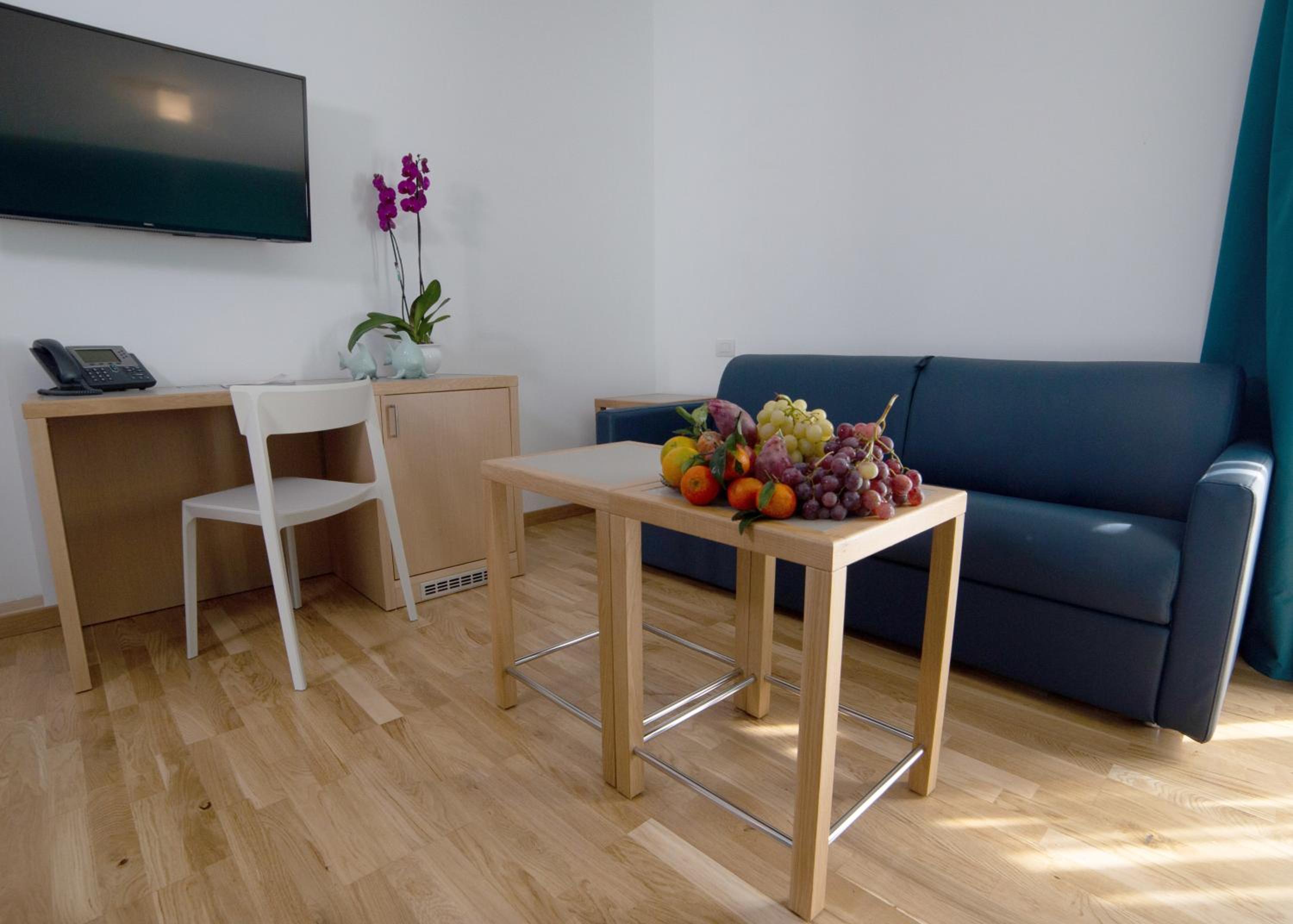 Standard Double Room - Photo 11
