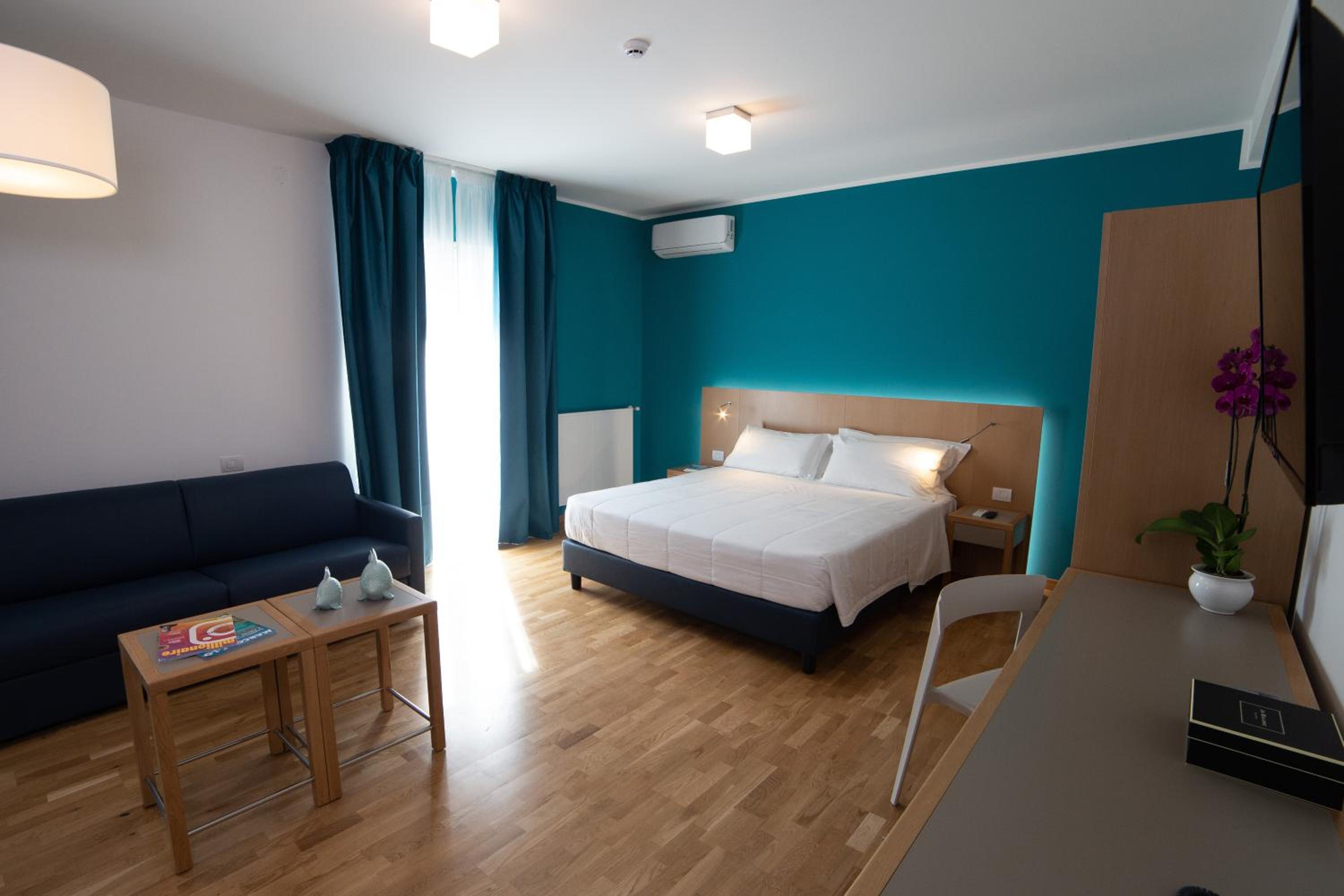 Deluxe Room - Photo 32
