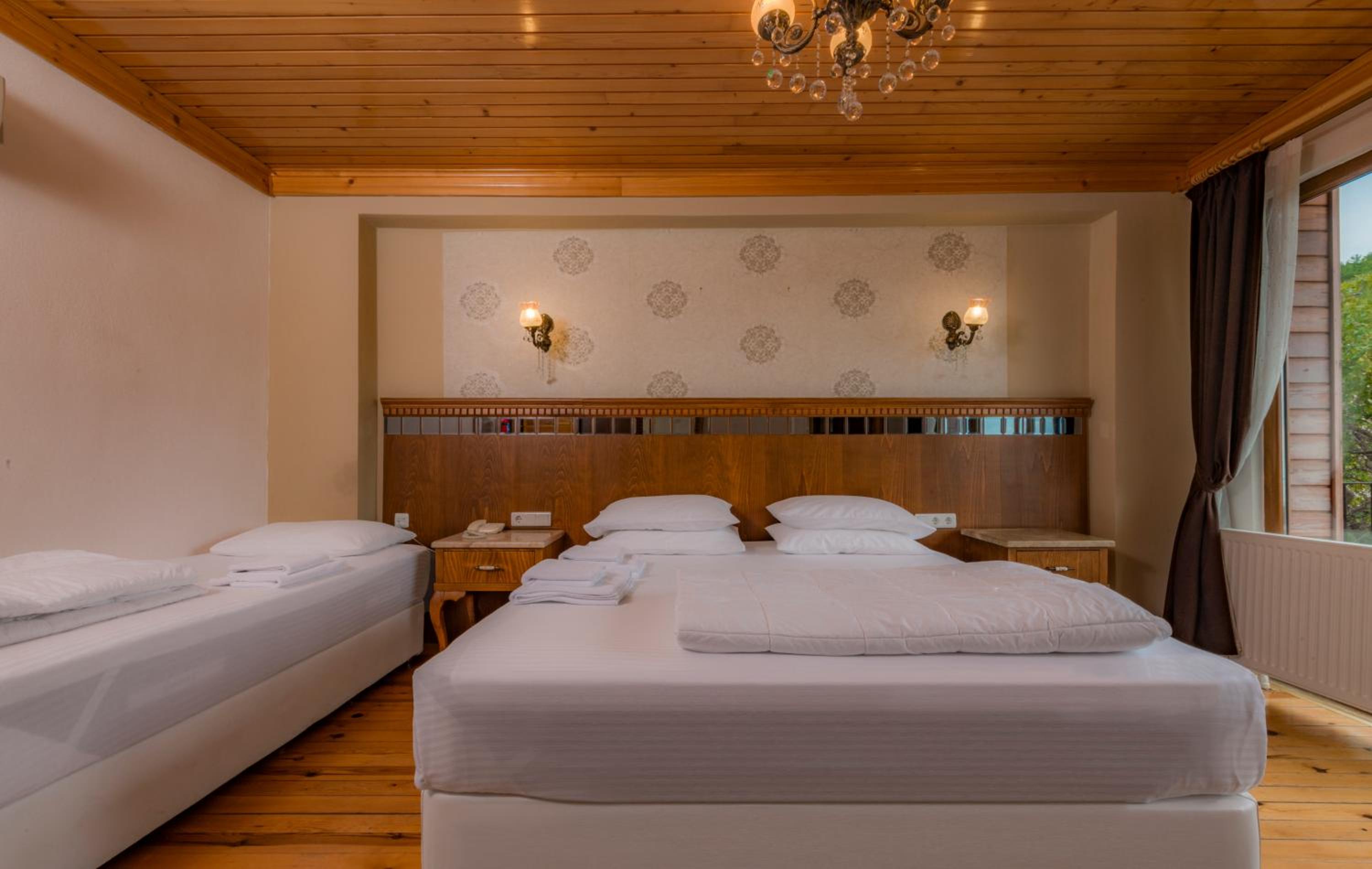 Deluxe Double Room with Side Sea View photo 3