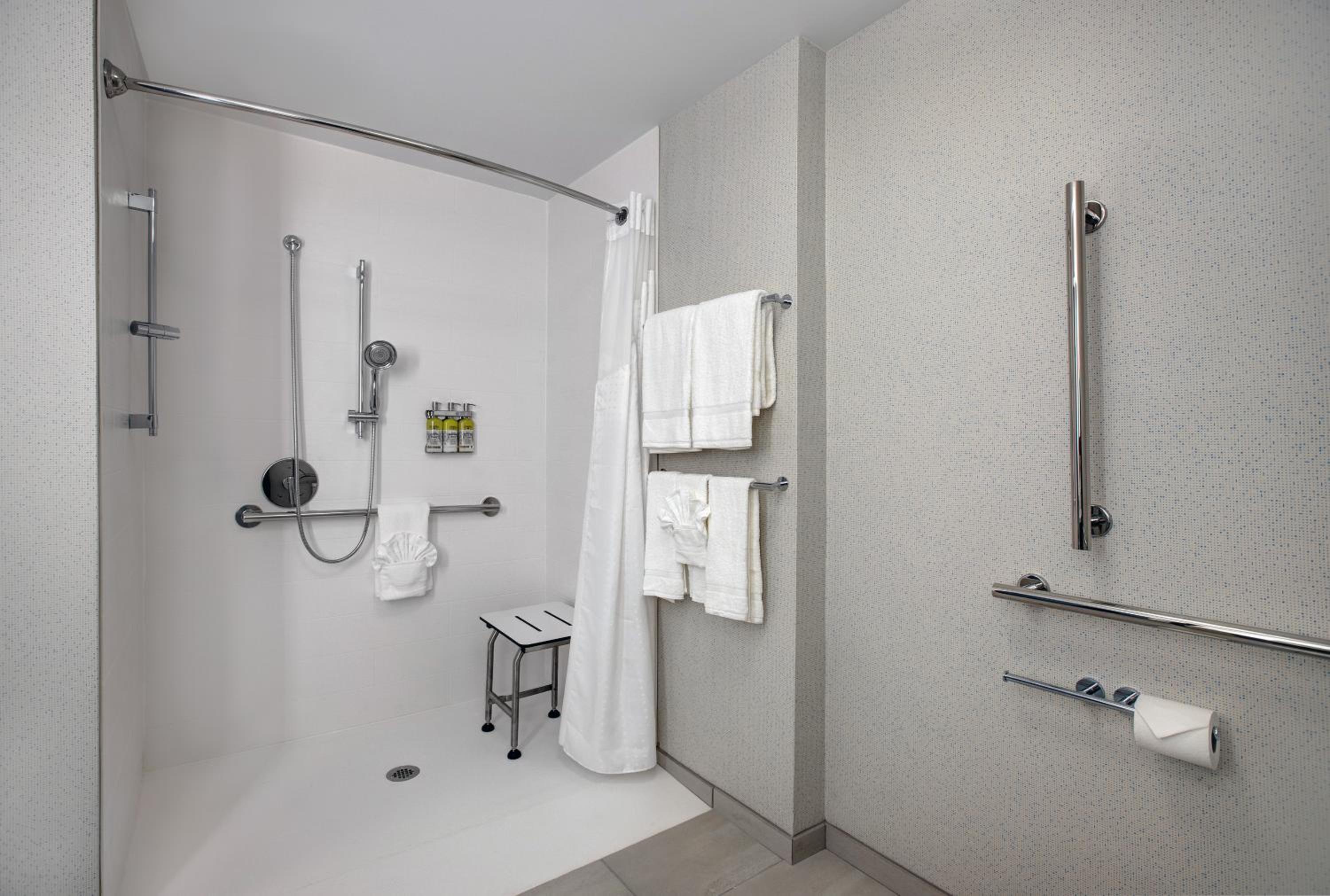 Standard King Room - Mobility Accessible - Photo 2