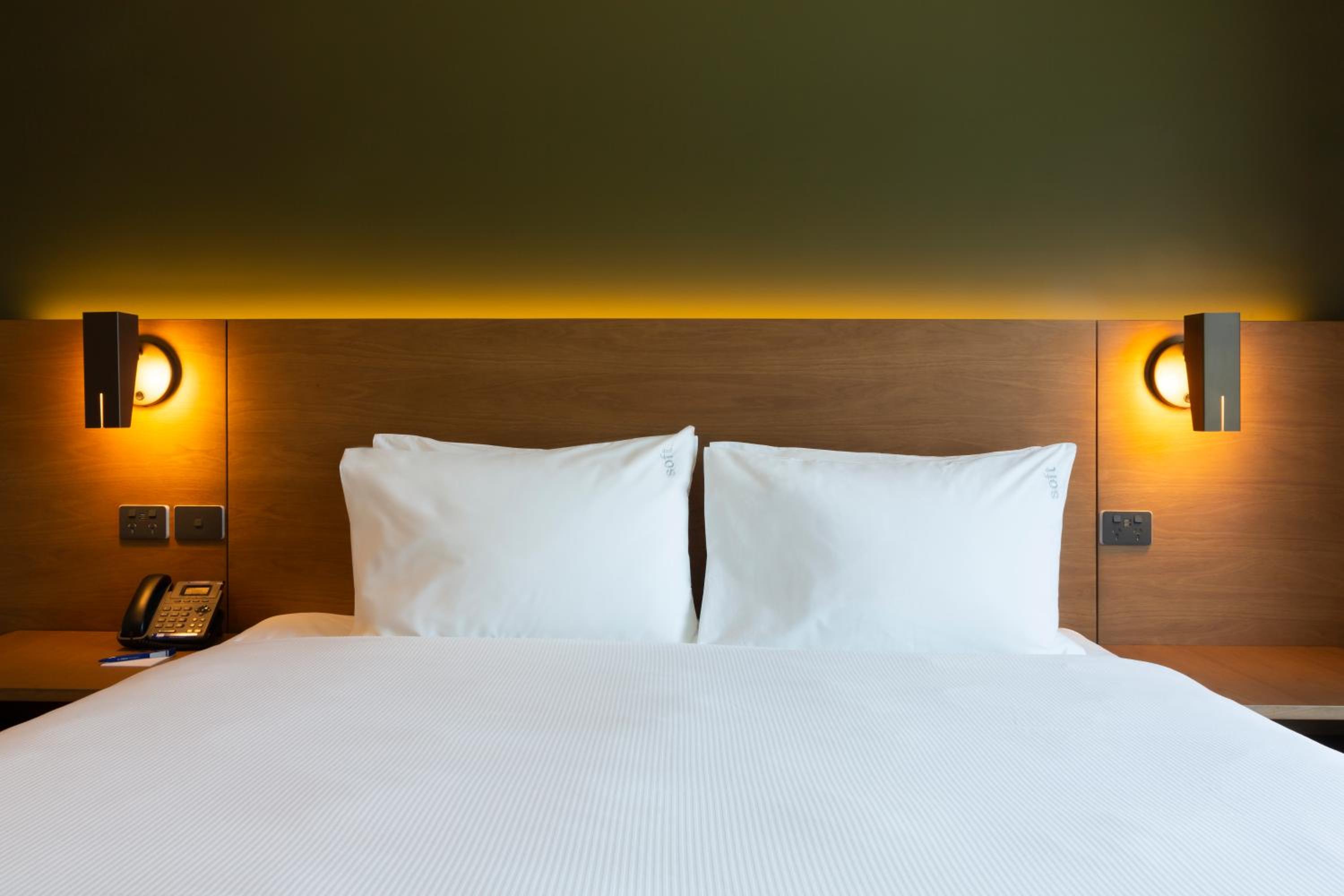 Standard Room with Free Breakfast - Photo 6