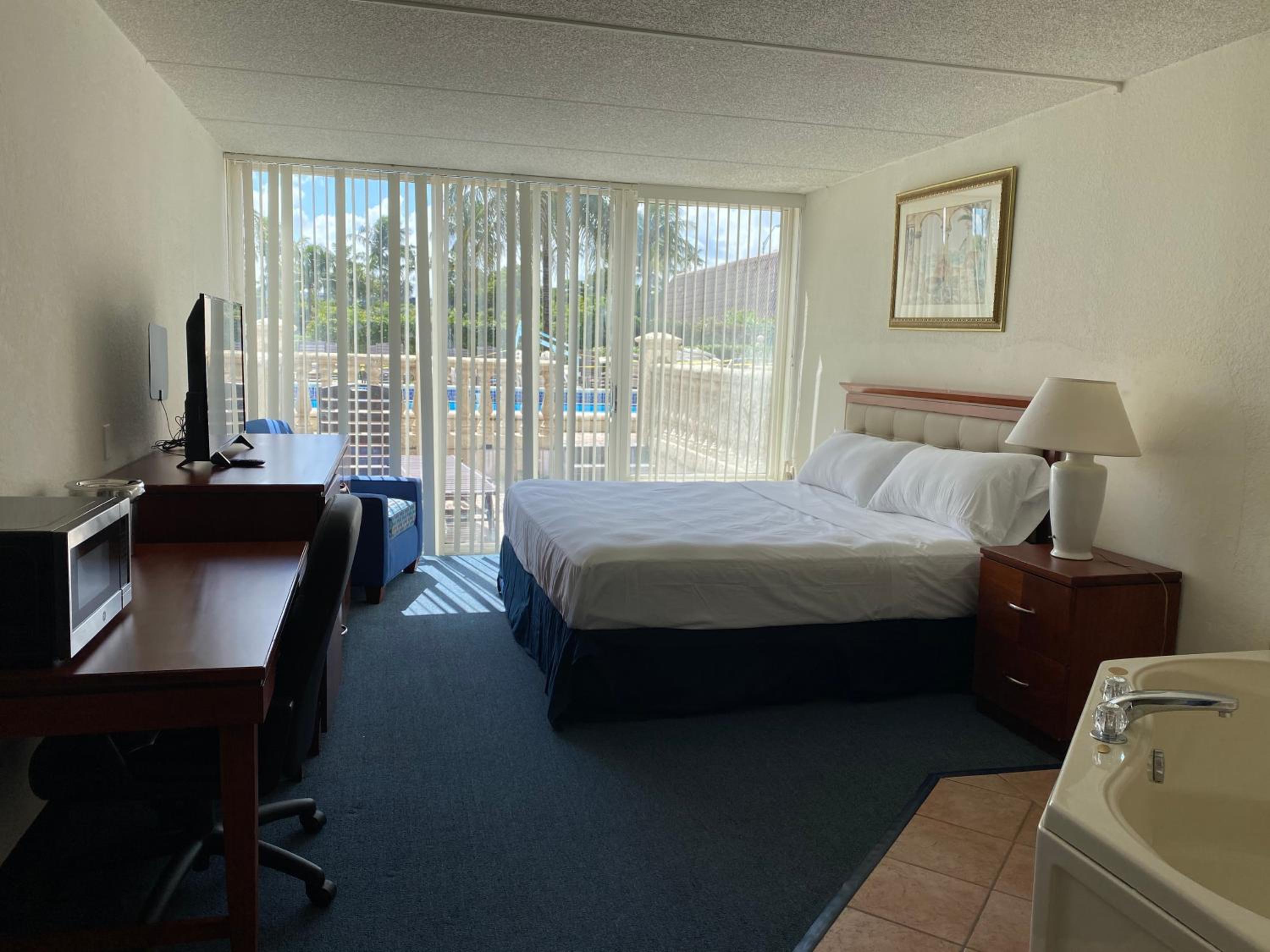 Deluxe King Room - Photo 1