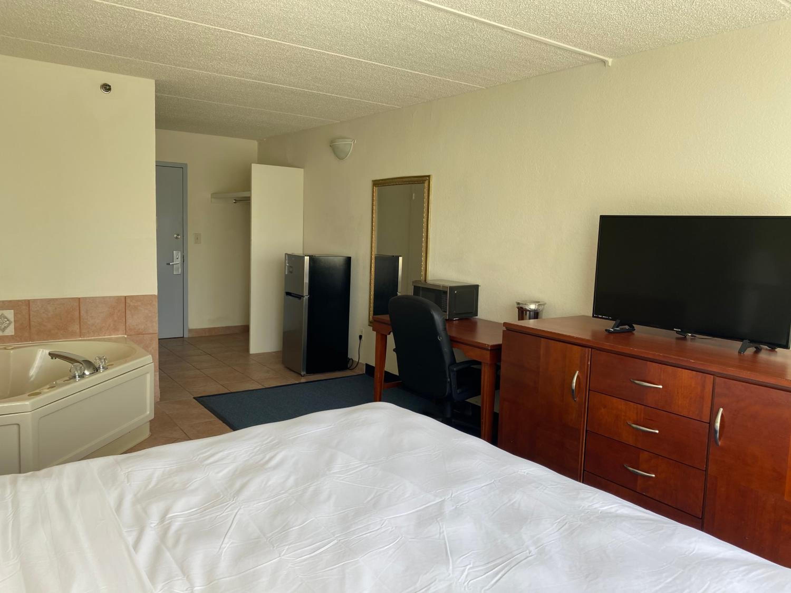 Deluxe King Room - Photo 3
