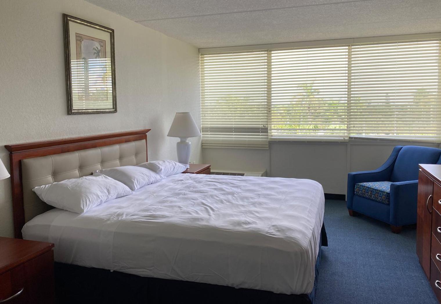 Deluxe King Room - Photo 2