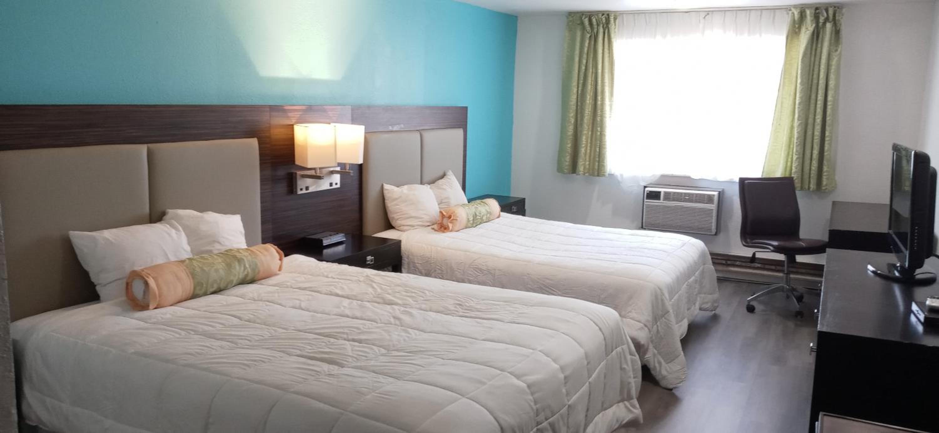 Queen Room with Two Queen Beds - Photo 6