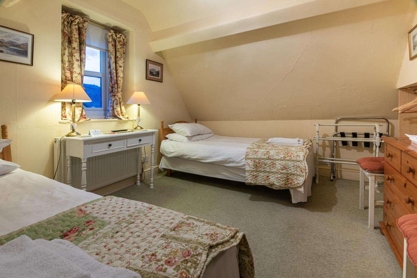 Twin Room with Private External Bathroom photo 3