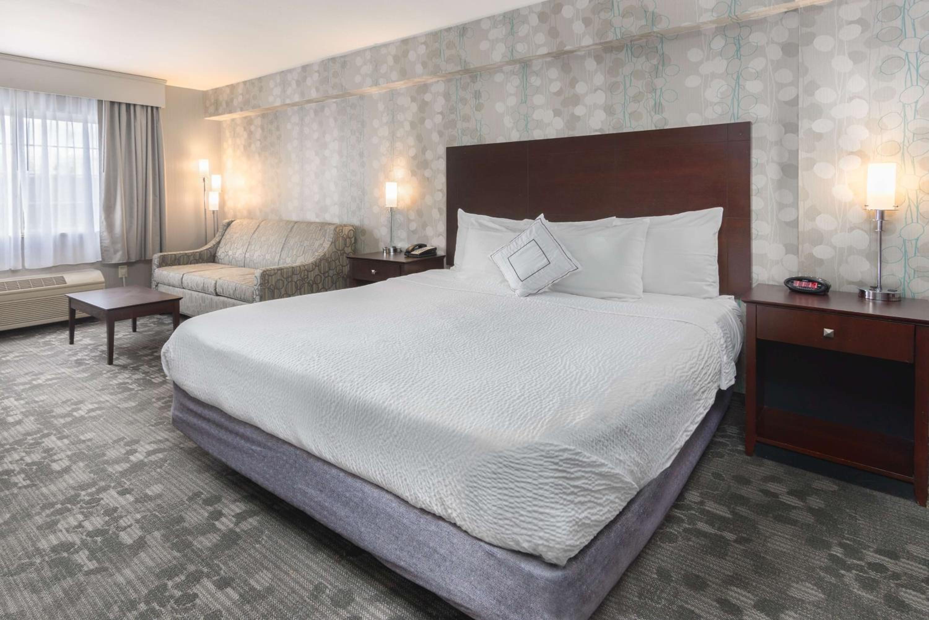 Two-Bedroom Suite with Sofa Bed - Photo 4