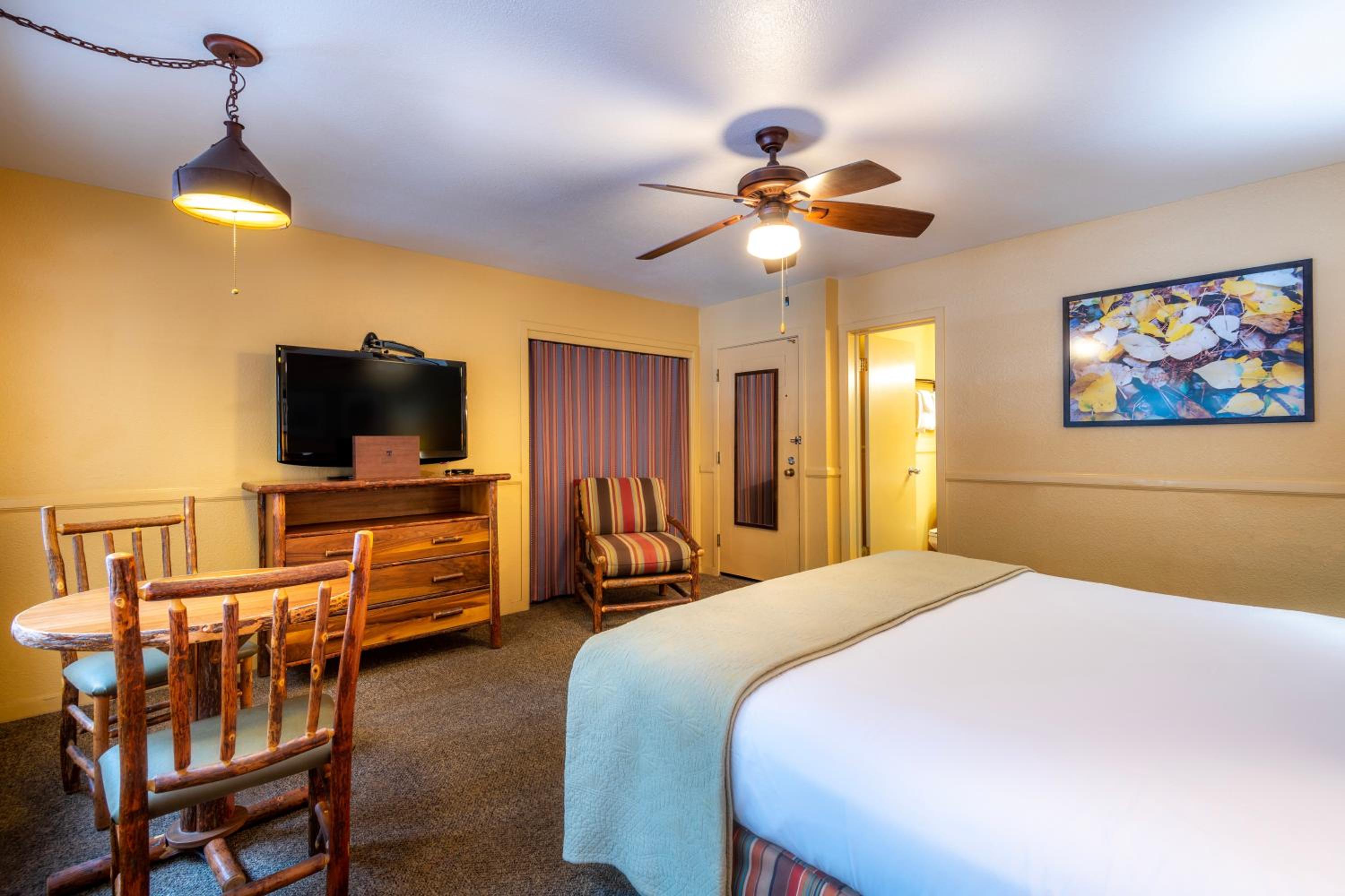 King Room with Porch/Balcony photo 2