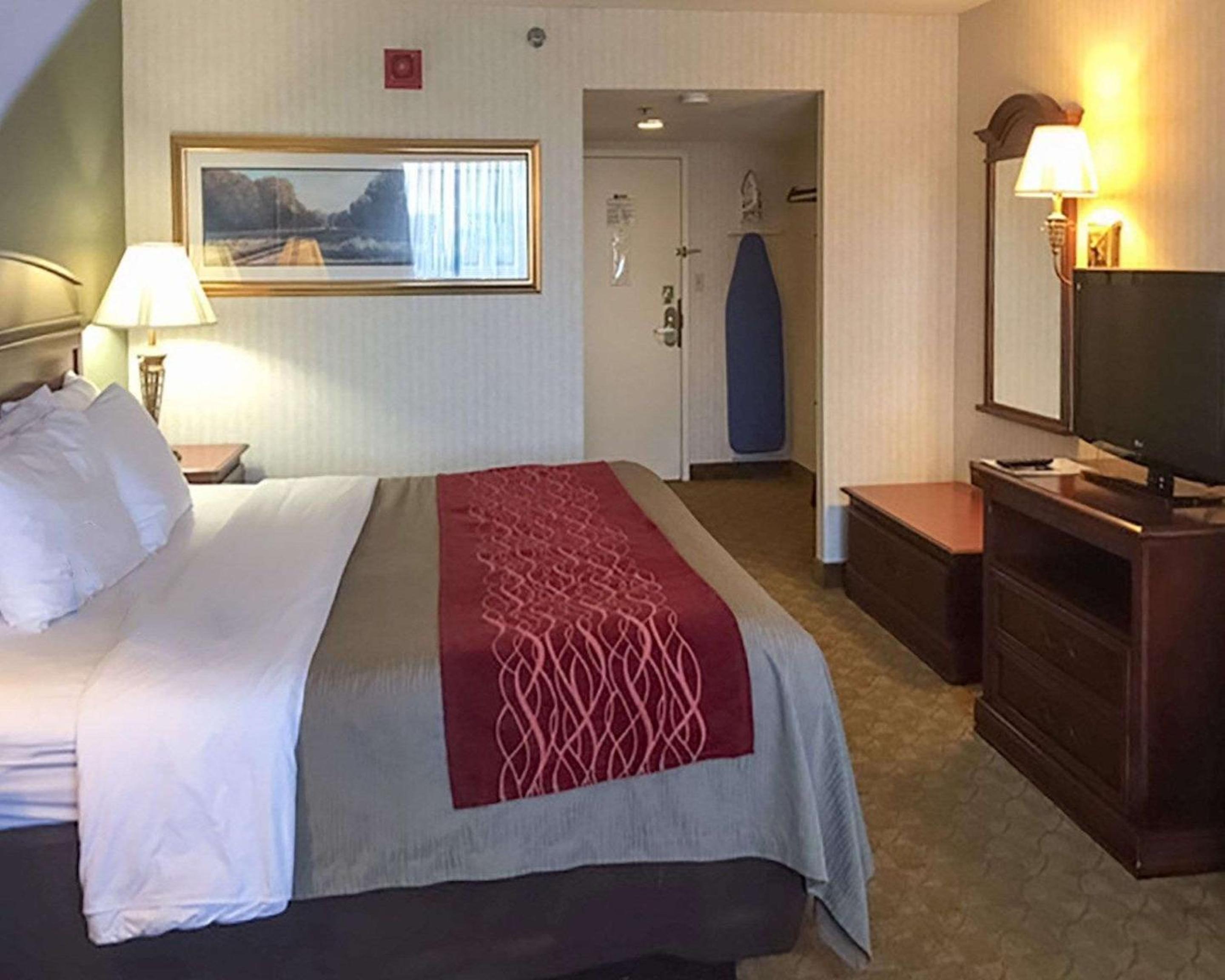 King Room - Non-Smoking - Photo 2