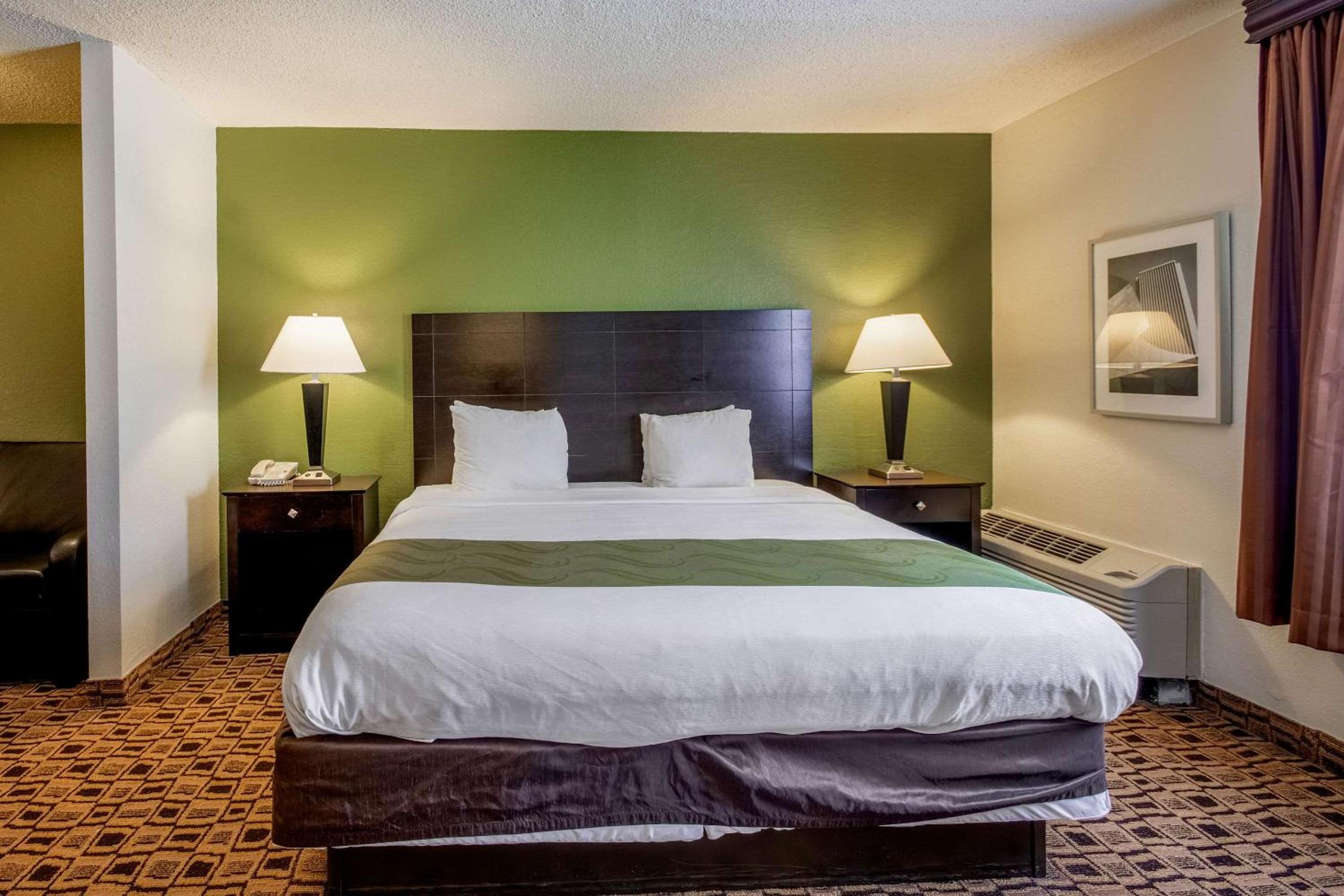 King Suite - Disability Access/Non-Smoking - Photo 5