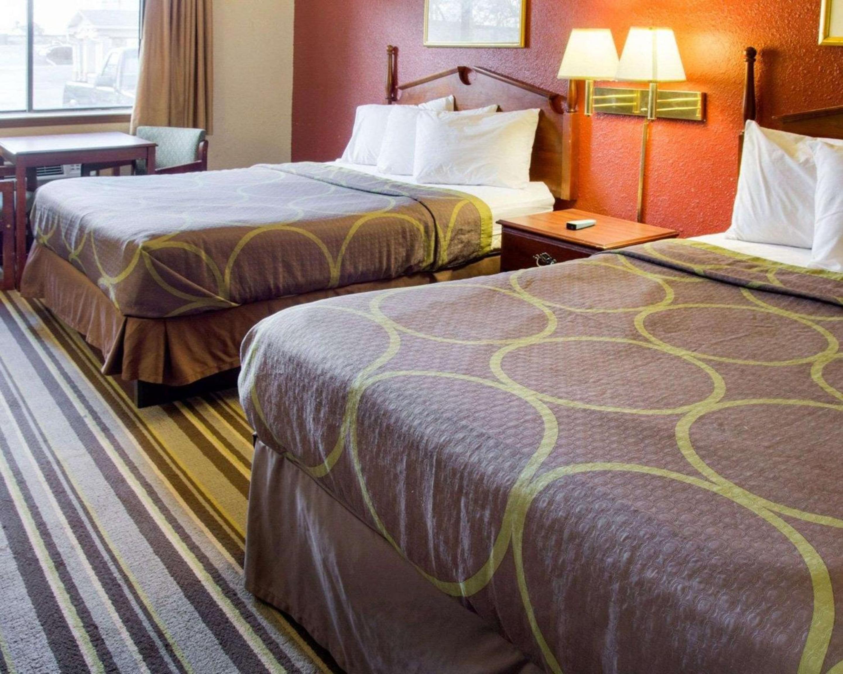 Queen Room with Two Queen Beds - Non-Smoking - Photo 1