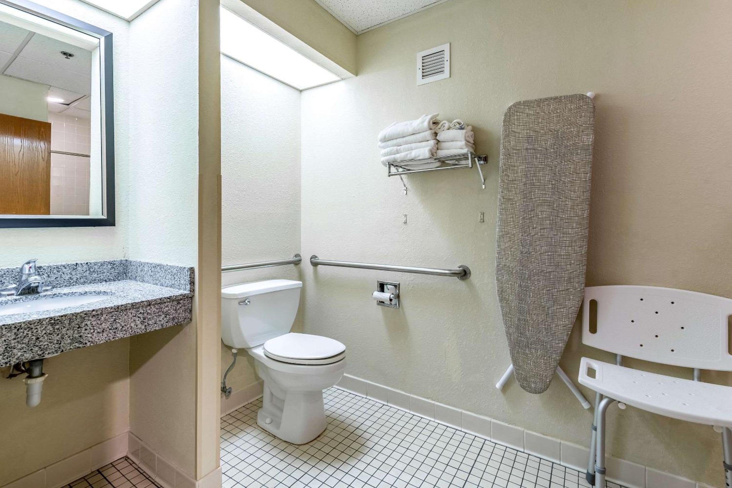 Queen Room with Two Queen Beds - Accessible/Non-Smoking  - Photo 2