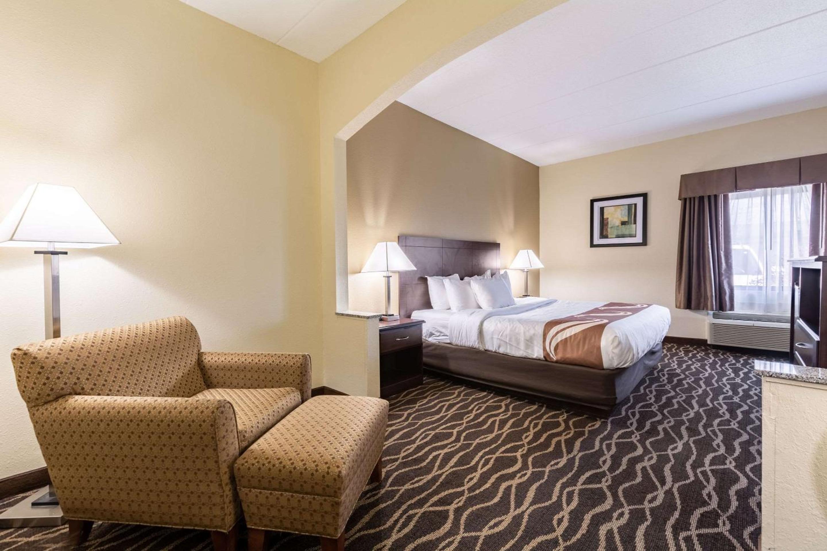 King Suite with Spa Bath - Non-Smoking - Photo 2