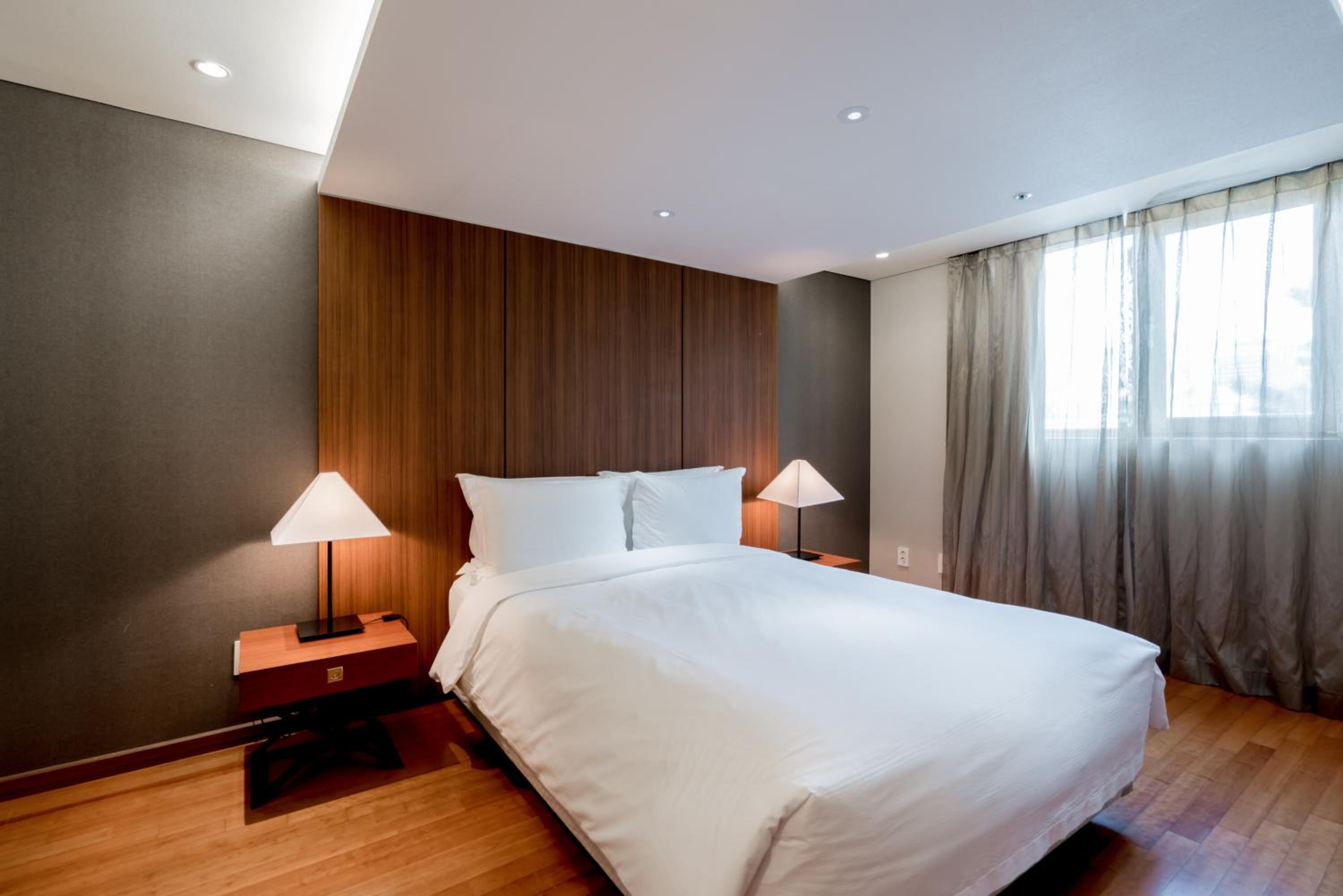 Two Bedroom Deluxe SUite - Photo 2