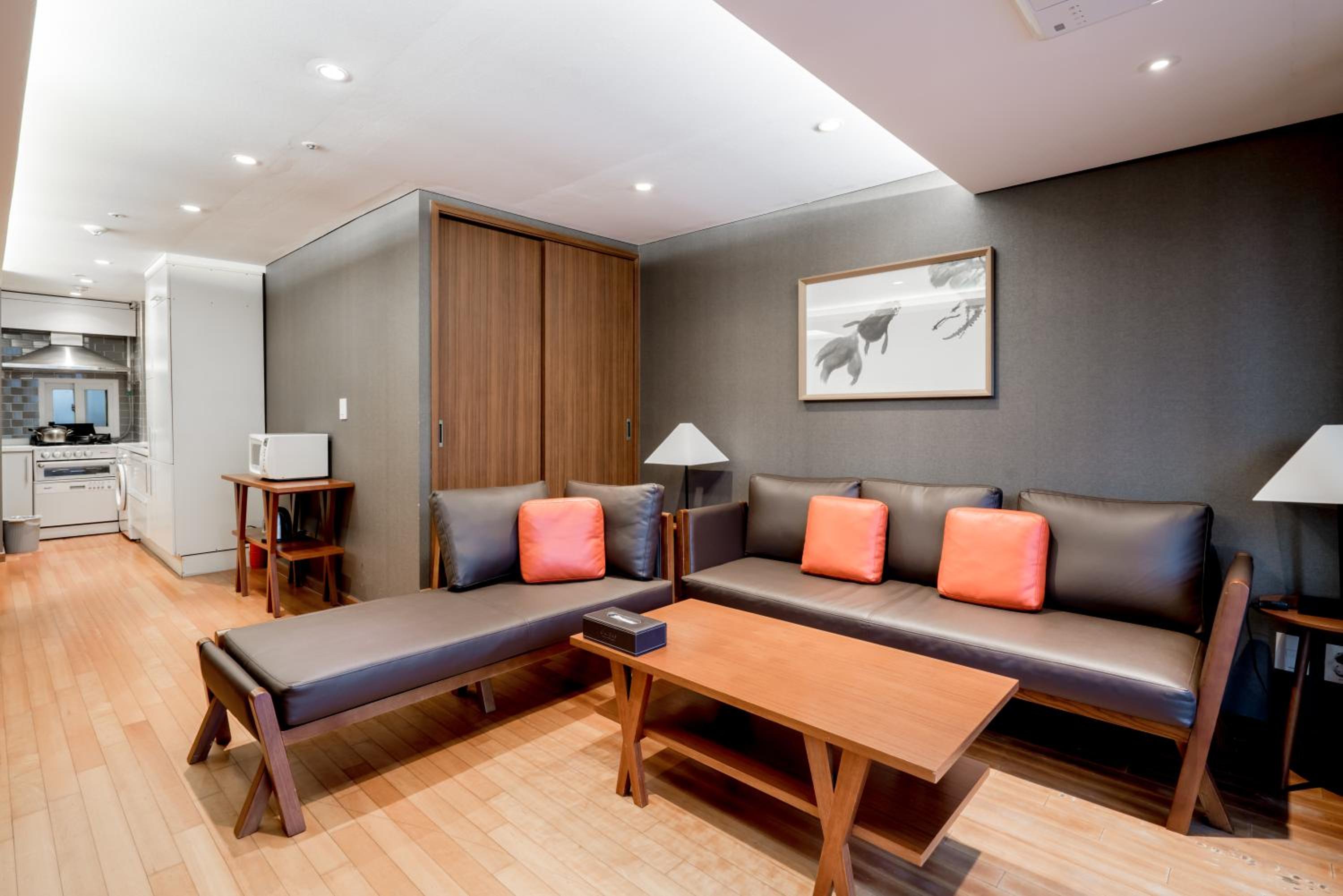 Two Bedroom Deluxe SUite - Photo 8