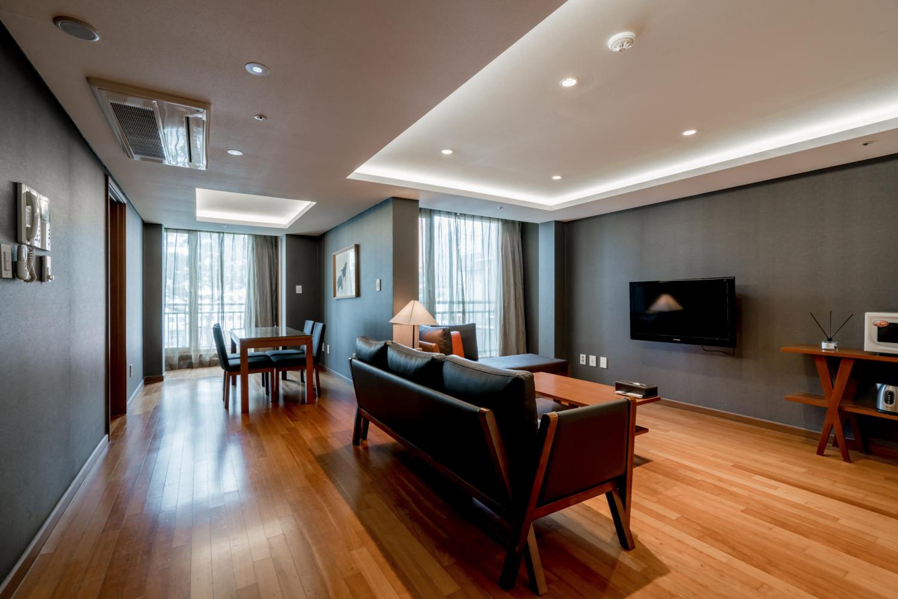 Two Bedroom Deluxe SUite - Photo 6