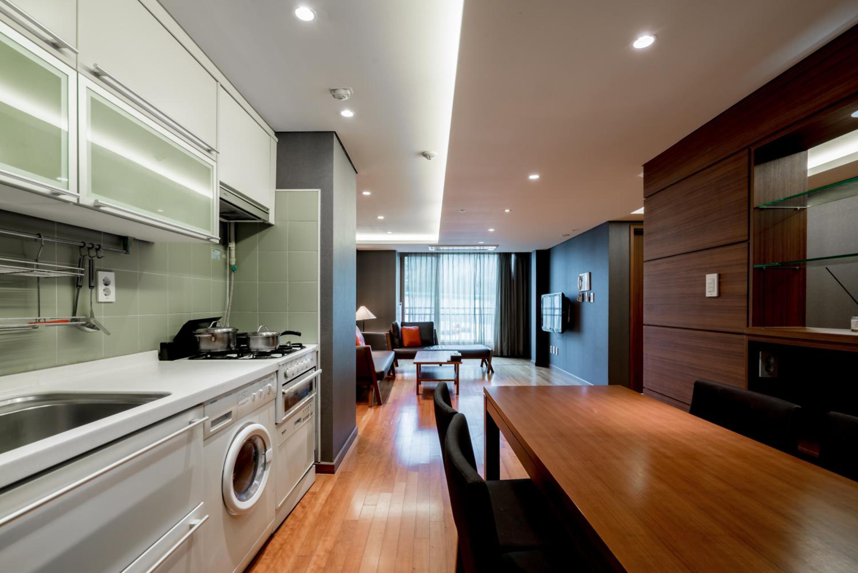 Two Bedroom Deluxe SUite - Photo 10