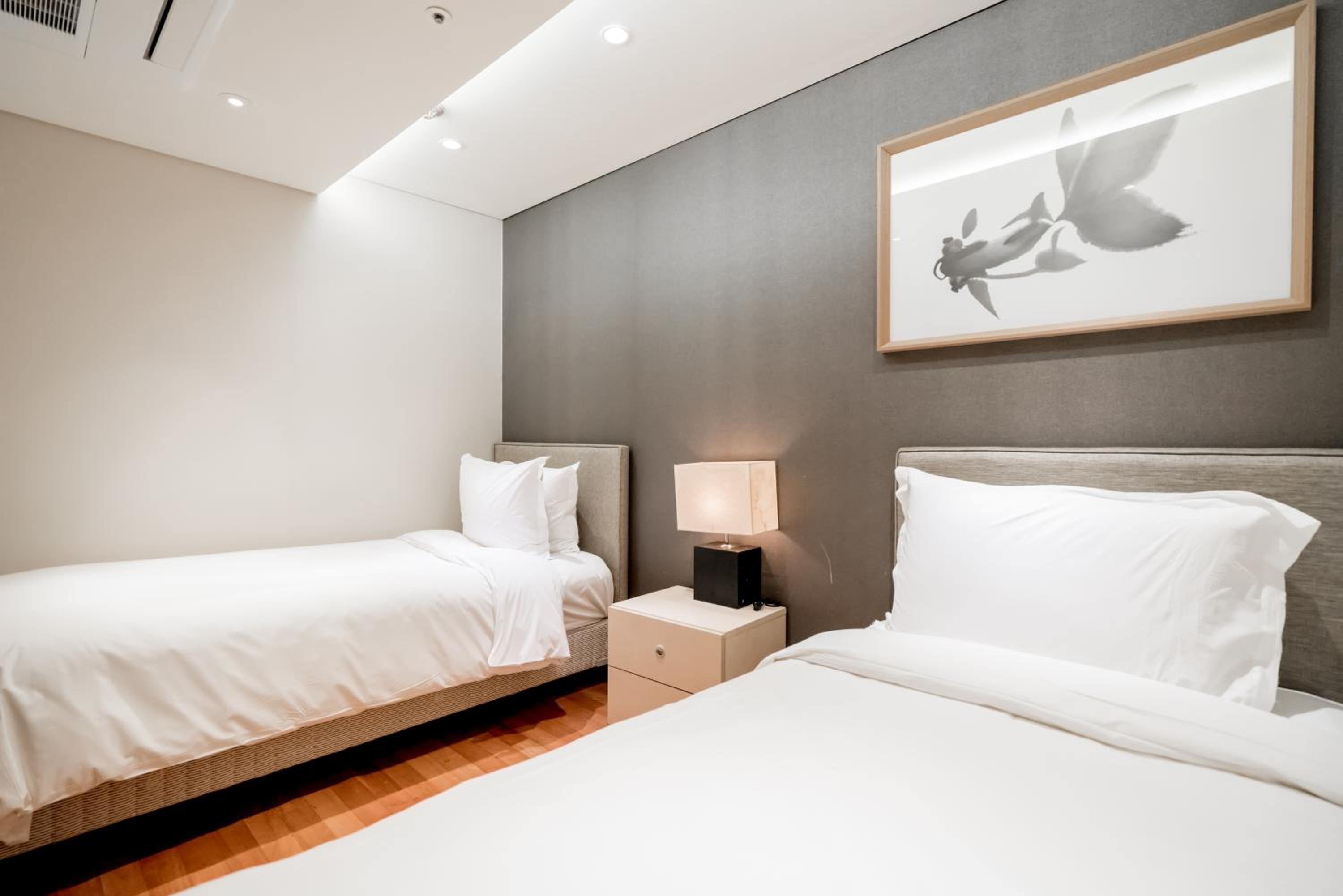 Two Bedroom Deluxe SUite - Photo 3