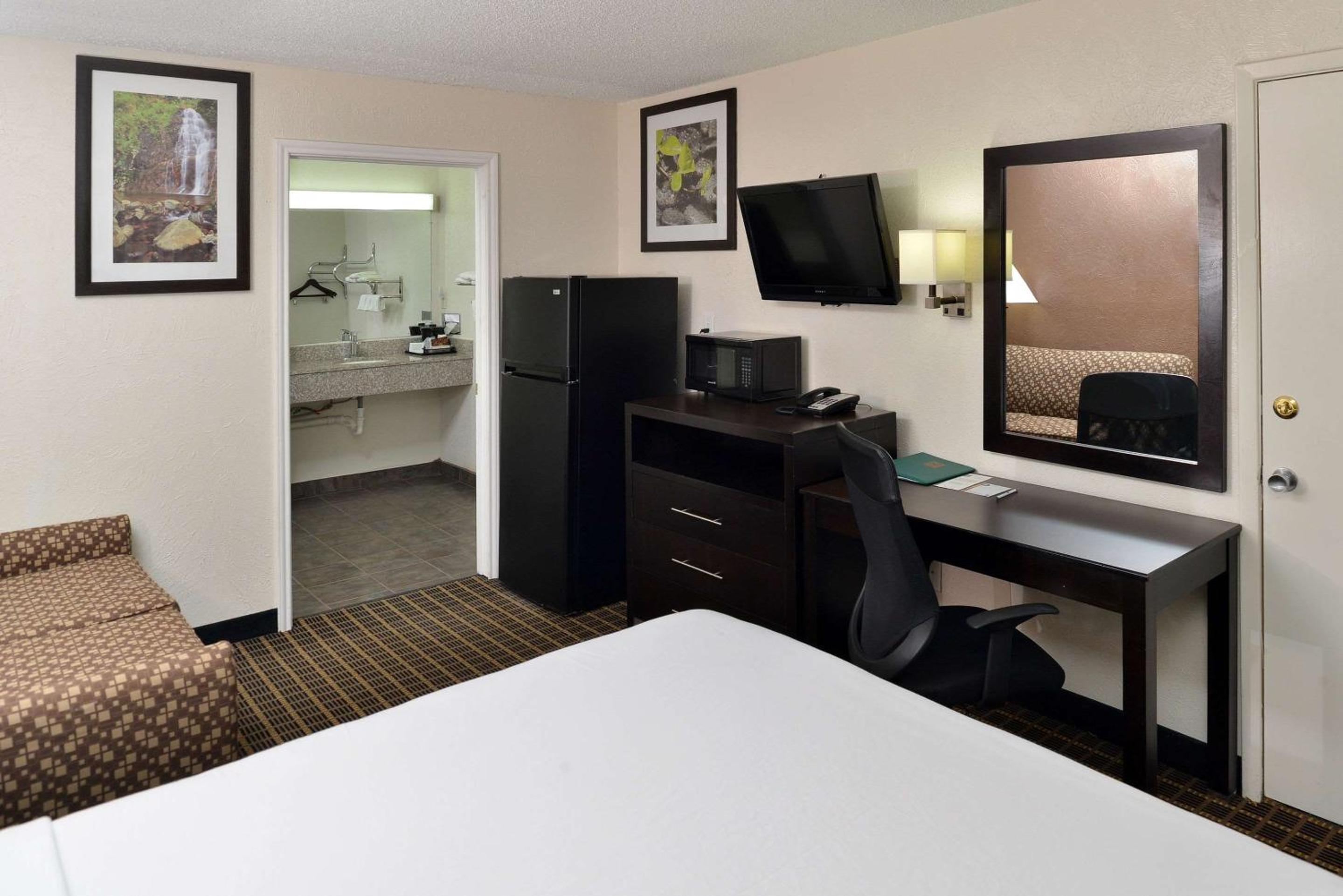 King Room - Non-Smoking photo 1