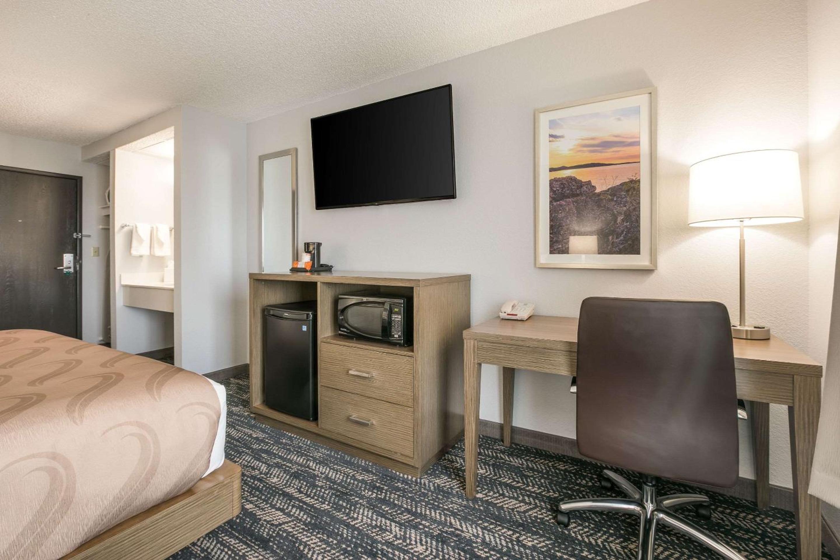 King Room - Non-Smoking - Photo 3