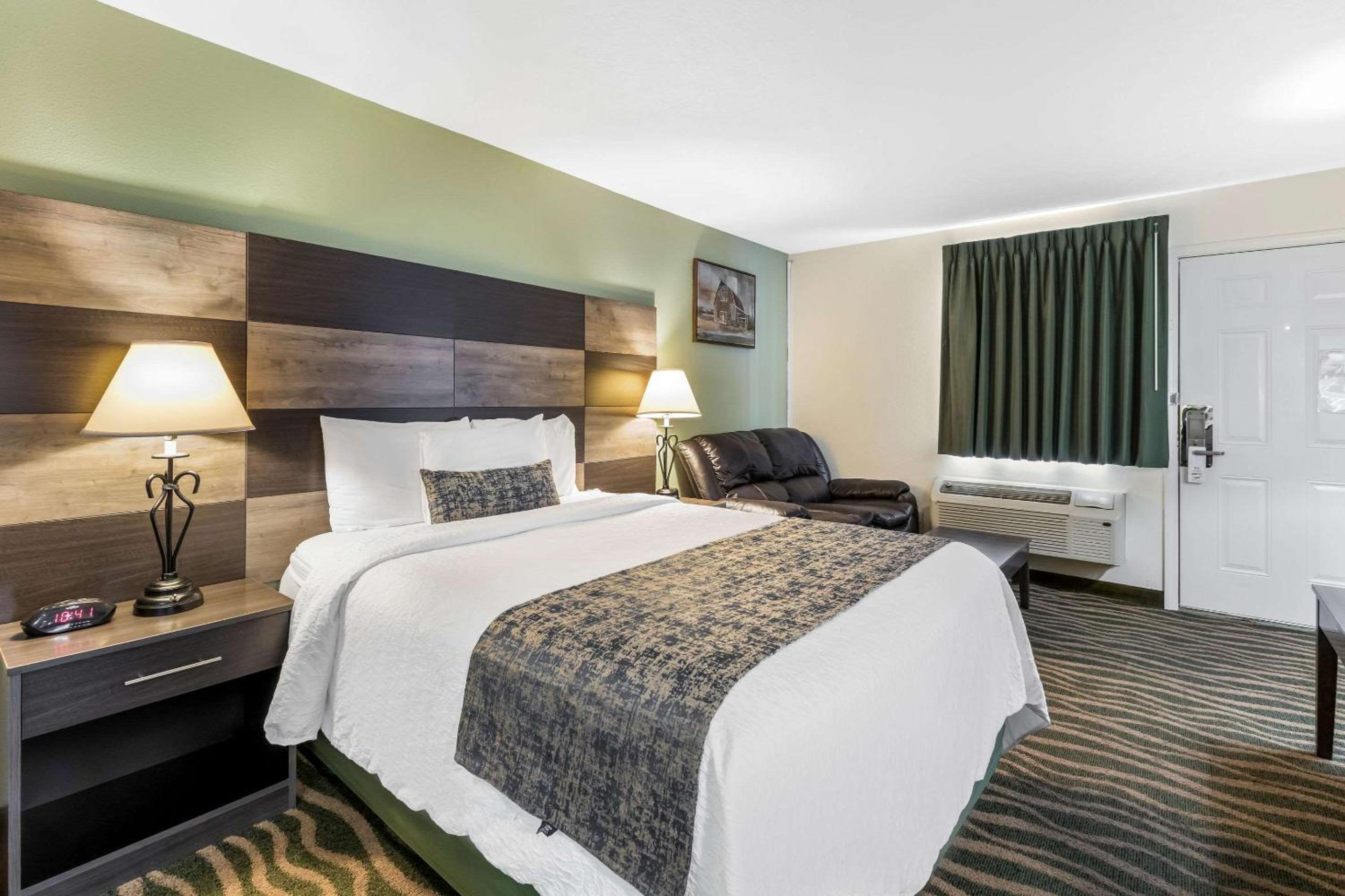Queen Room - Accessible/Non-Smoking - Photo 1