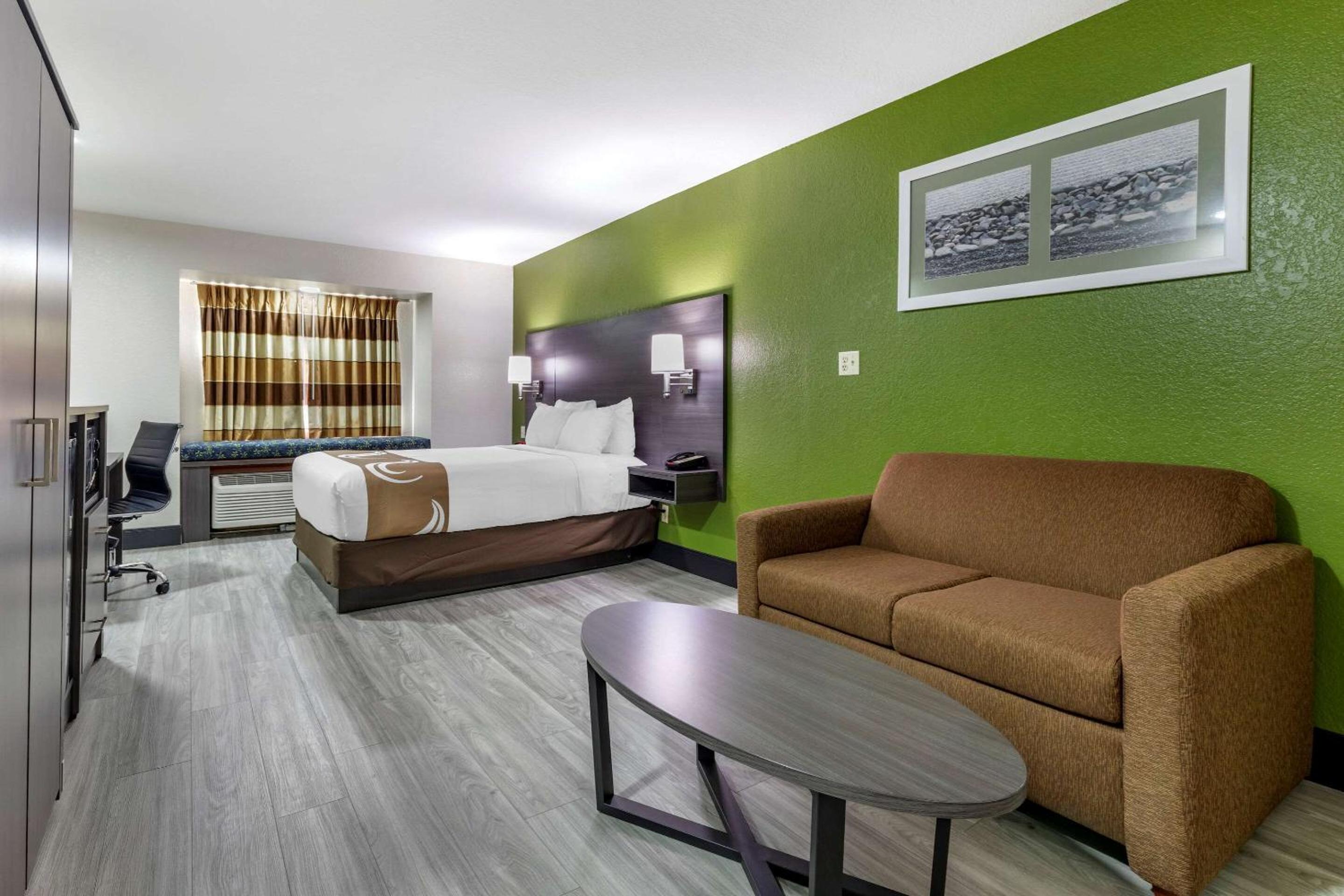 Queen Suite - Non-Smoking - Photo 1