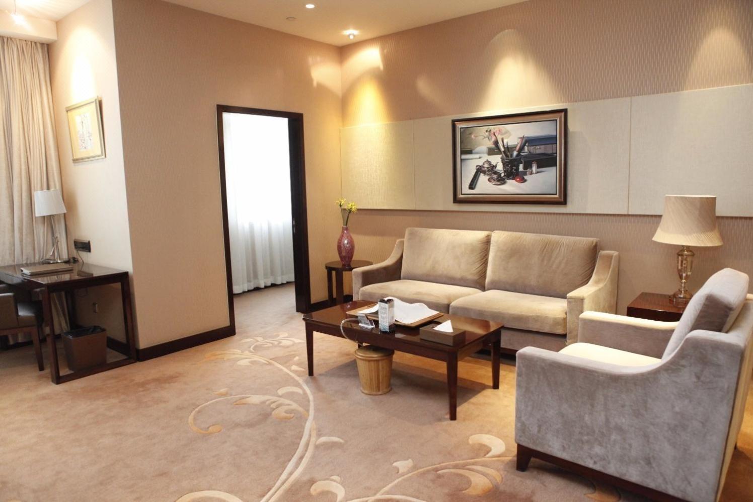 Executive King Suite - Photo 2