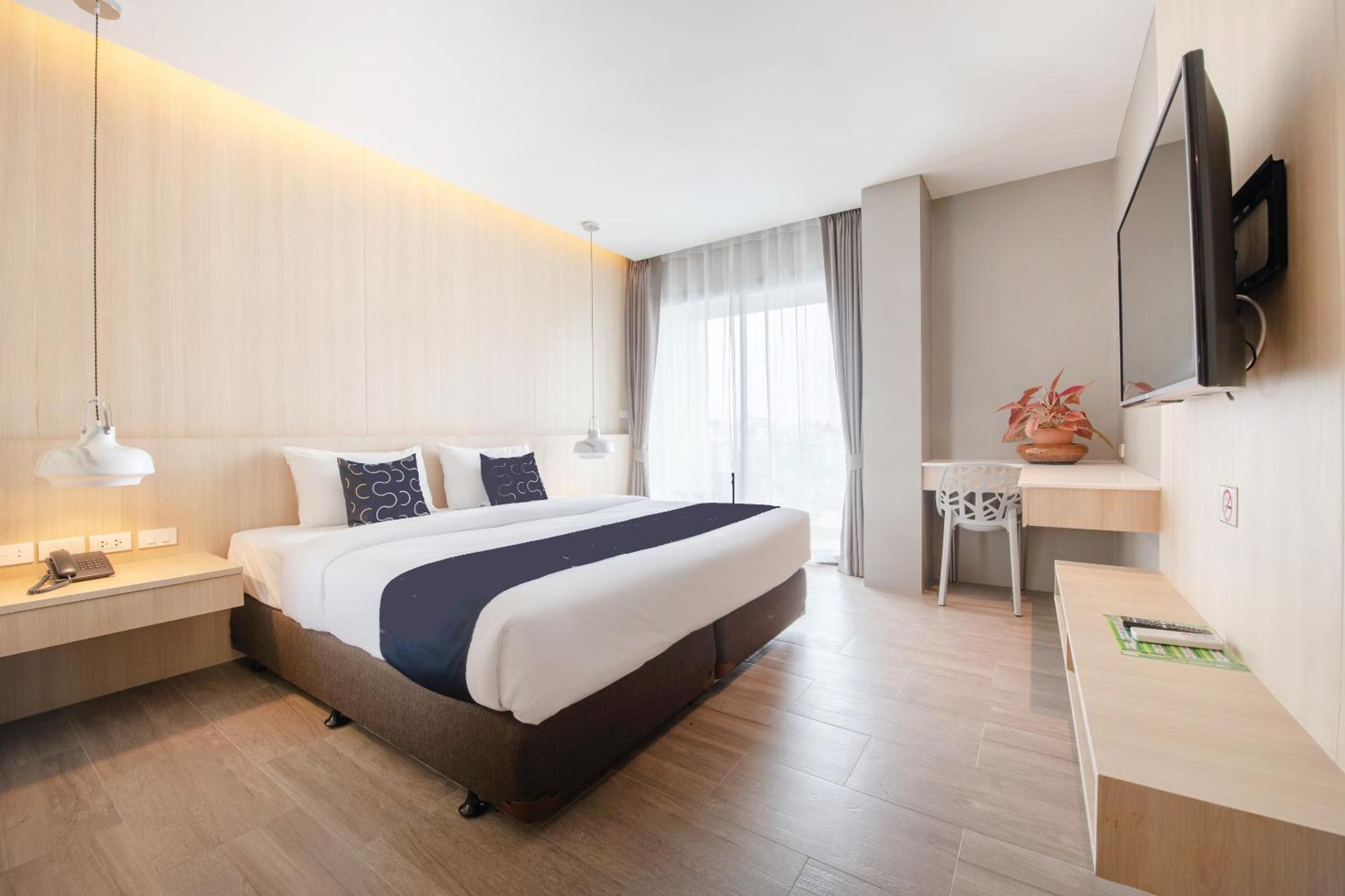 Deluxe Double Room with Sea View - Photo 4