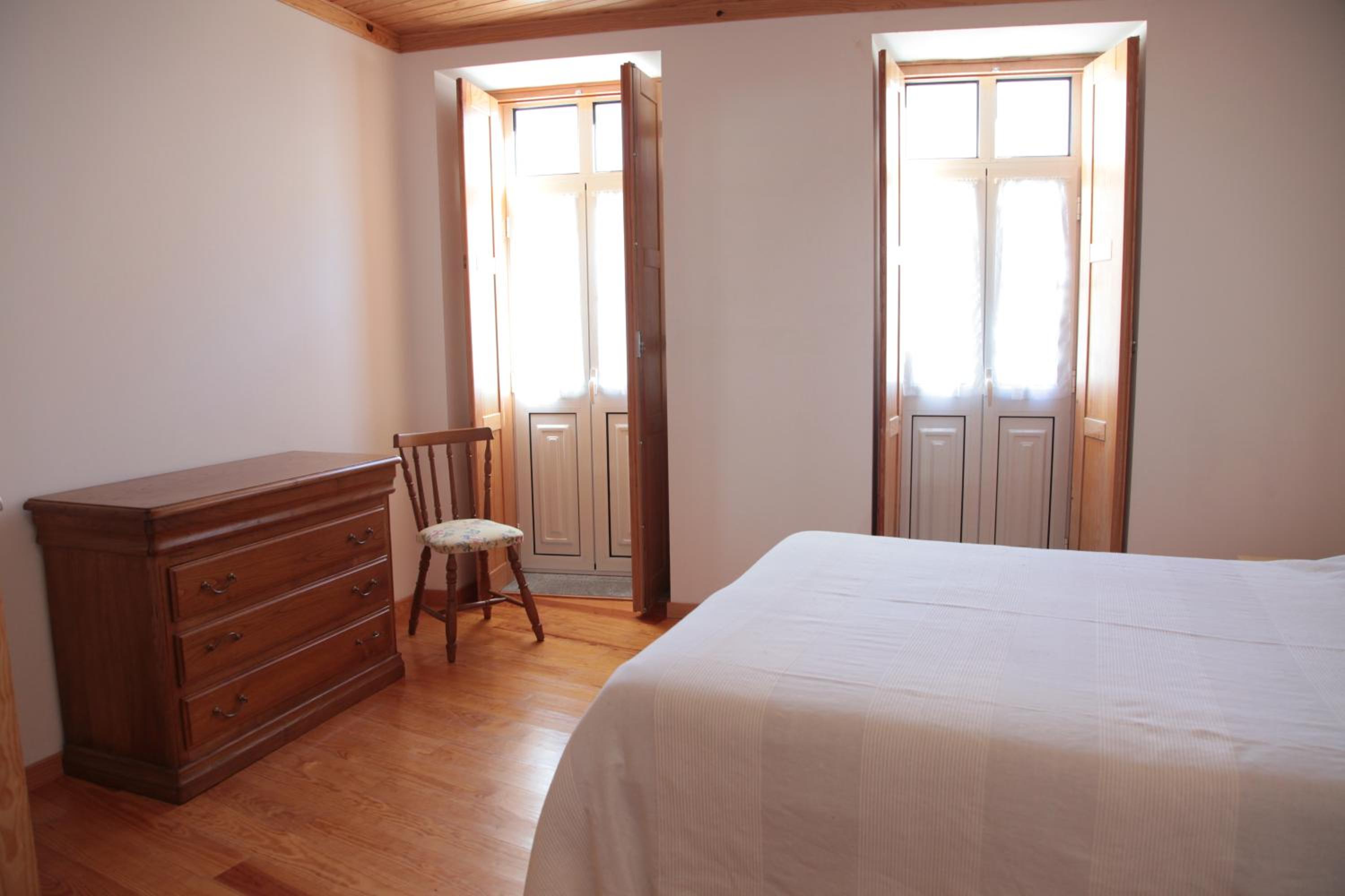 Five-Bedroom House photo 1