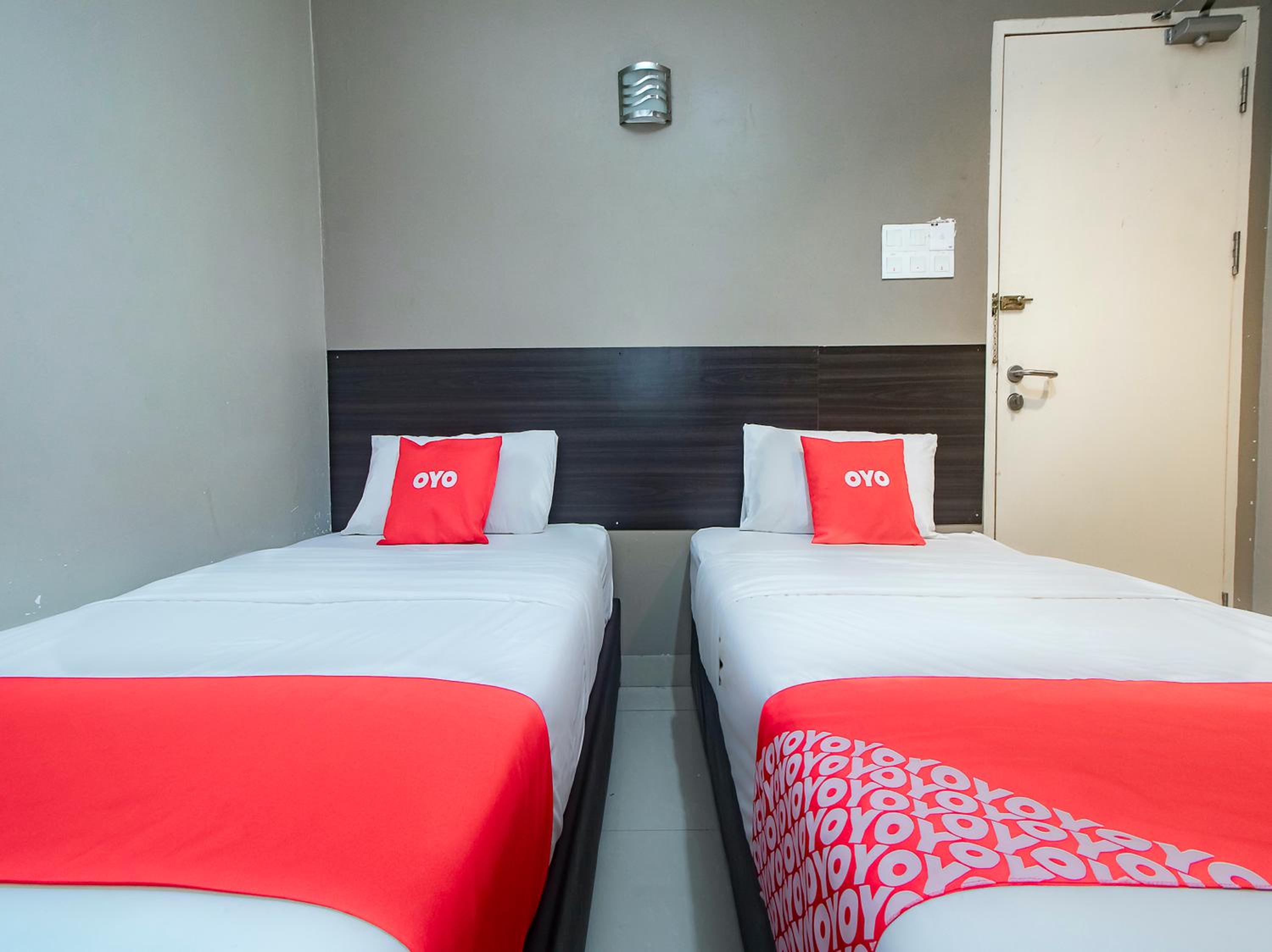 Standard Twin Room - Photo 3