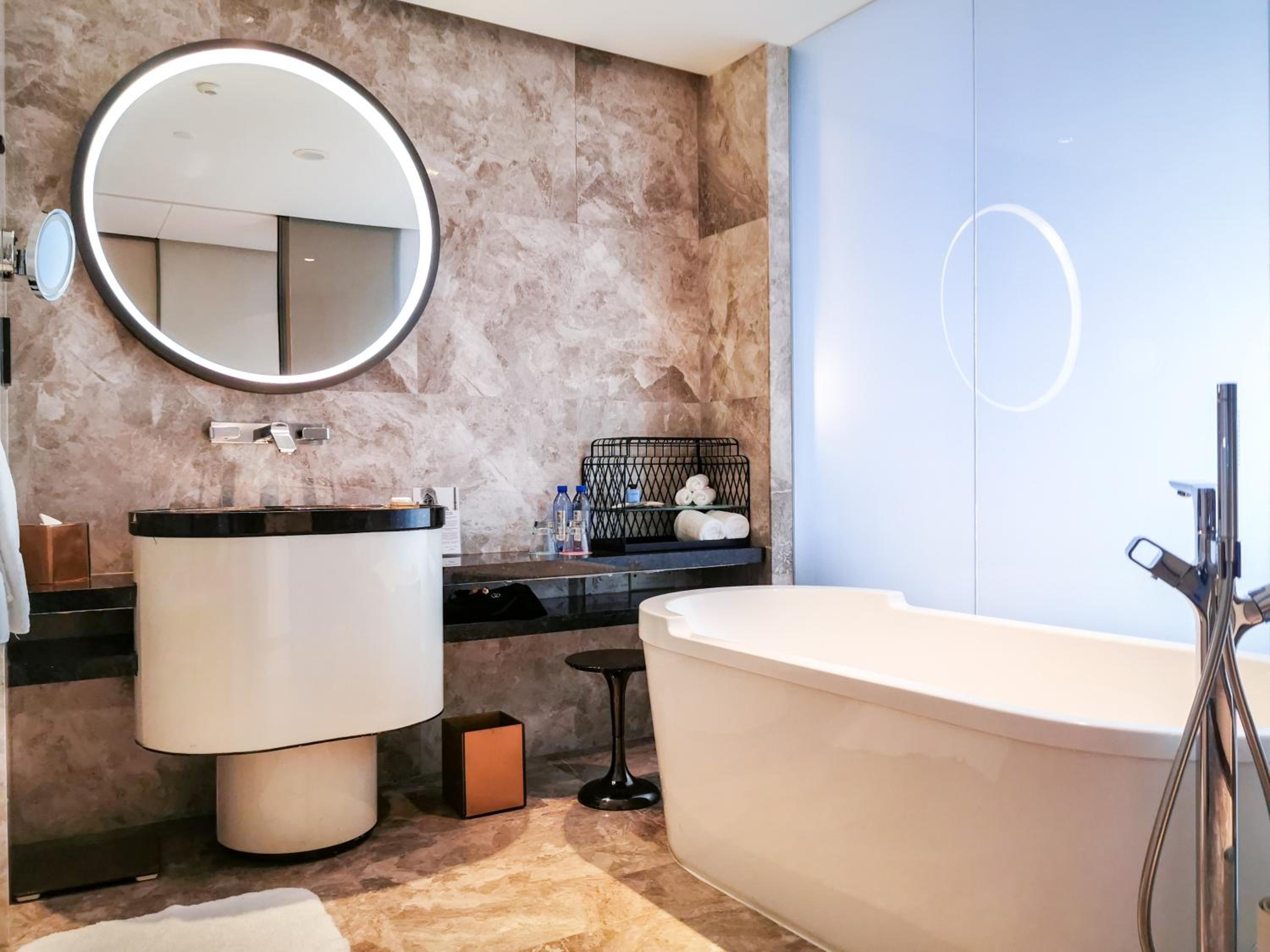 Luxury Twin Room inclusive Mini Bar for the first round and 20% discount in Chinese Restaurant  - Photo 2