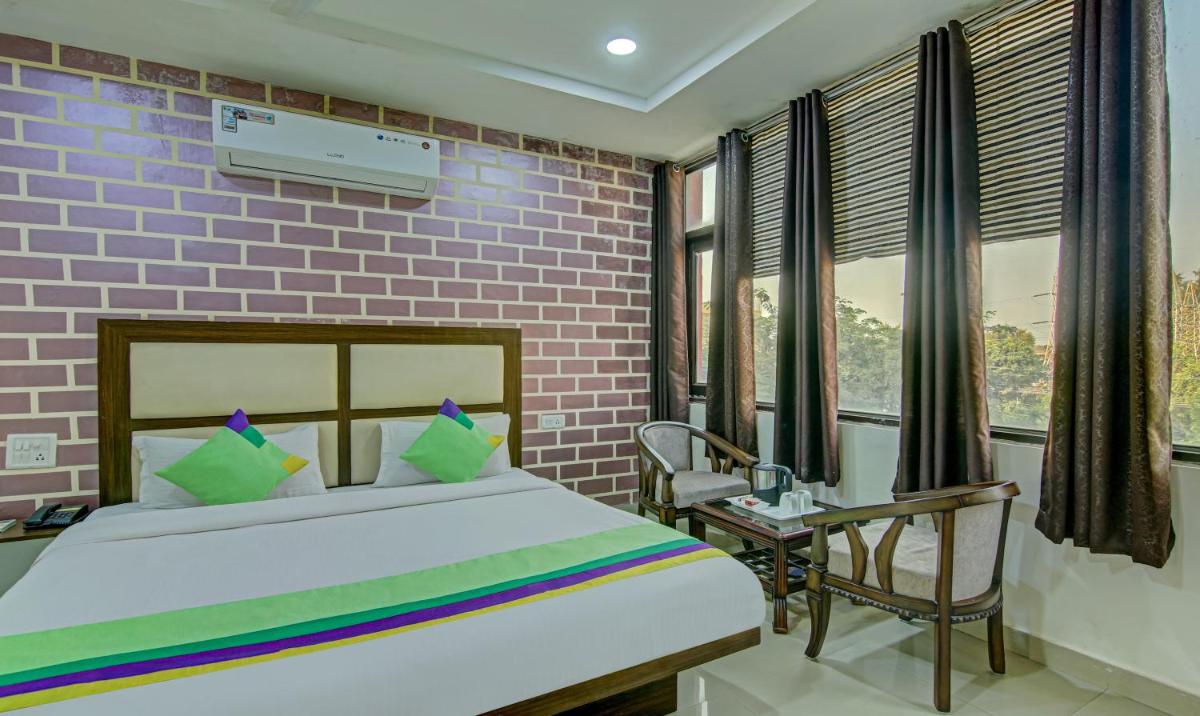 [Sanitized] Deluxe Double Room photo 2