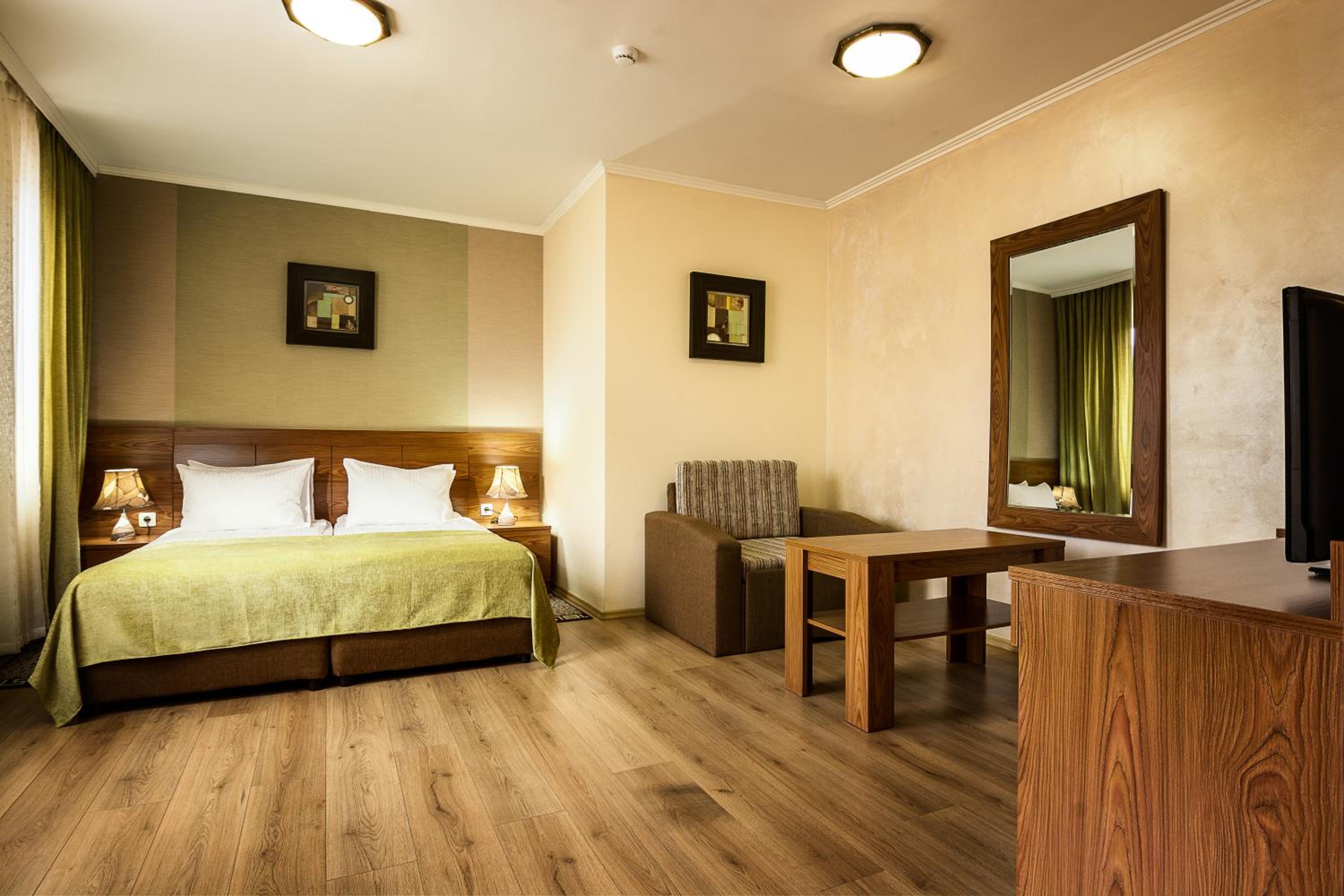Double or Twin Room with Balcony - Free Spa Access photo 3