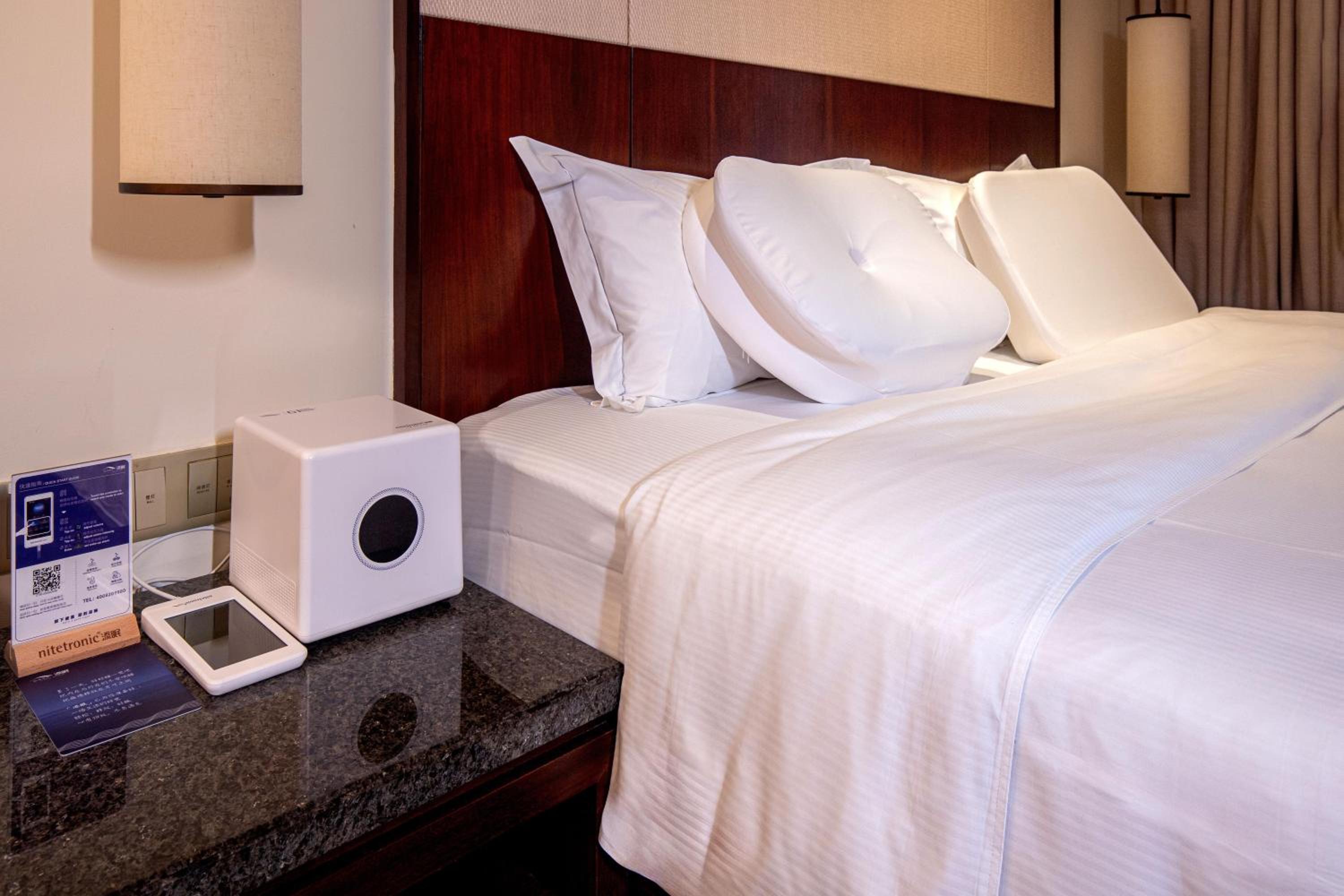 Deluxe King Room with Lake View