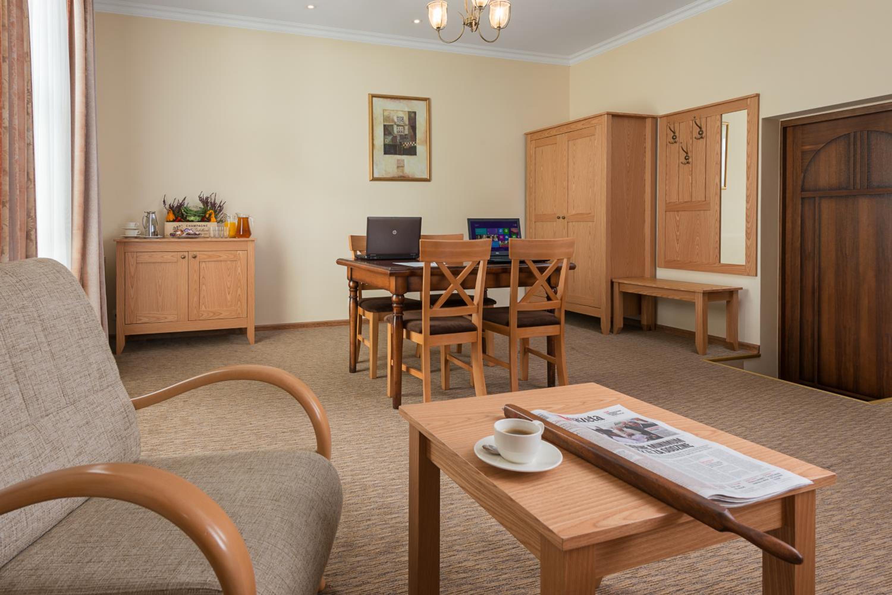 Family Room - Photo 10