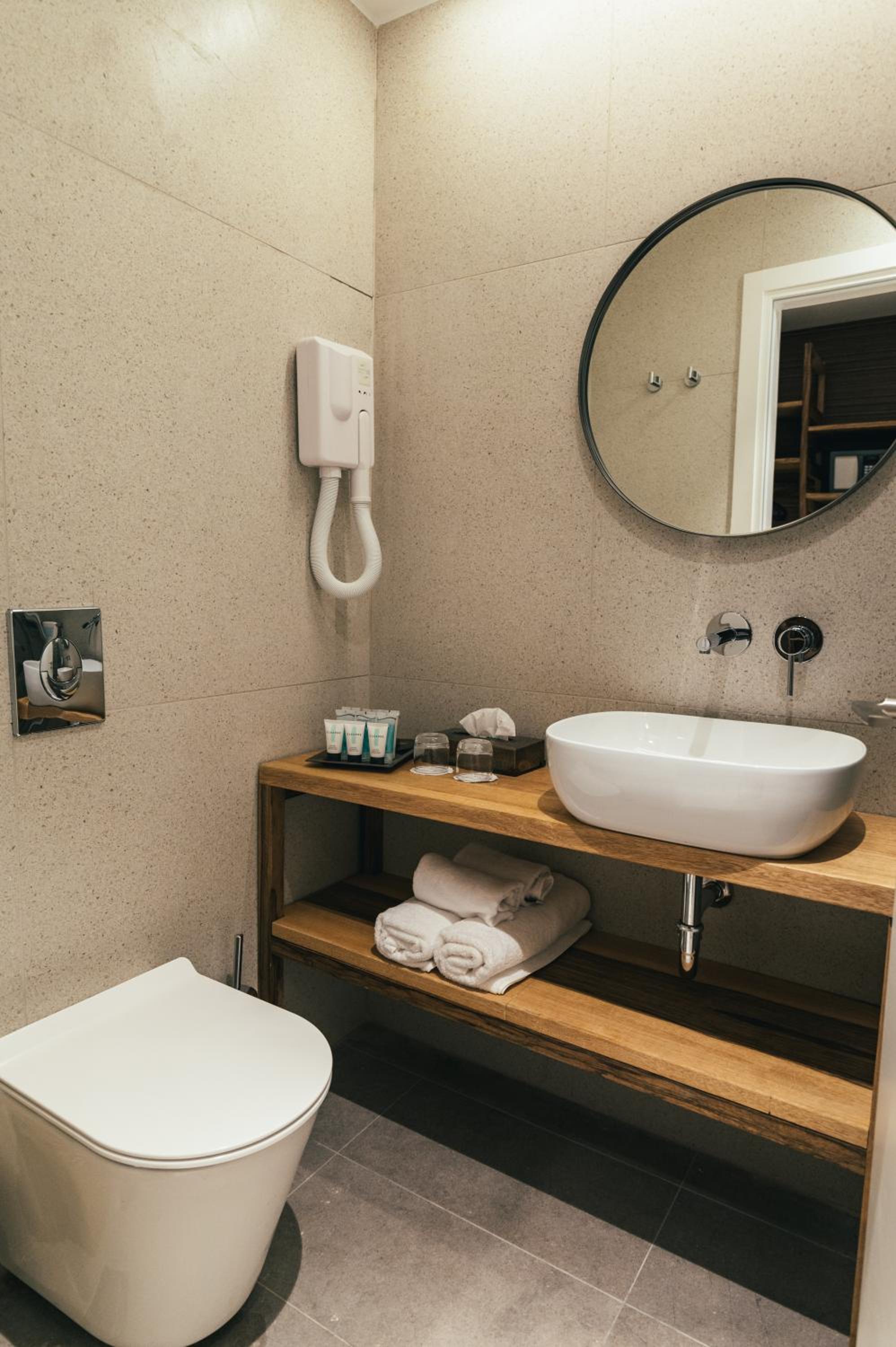 Standard Double or Twin Room - Photo 5