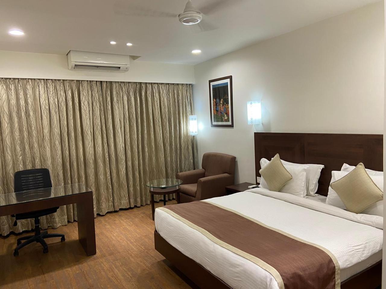 Large Double or Twin Room - Photo 1