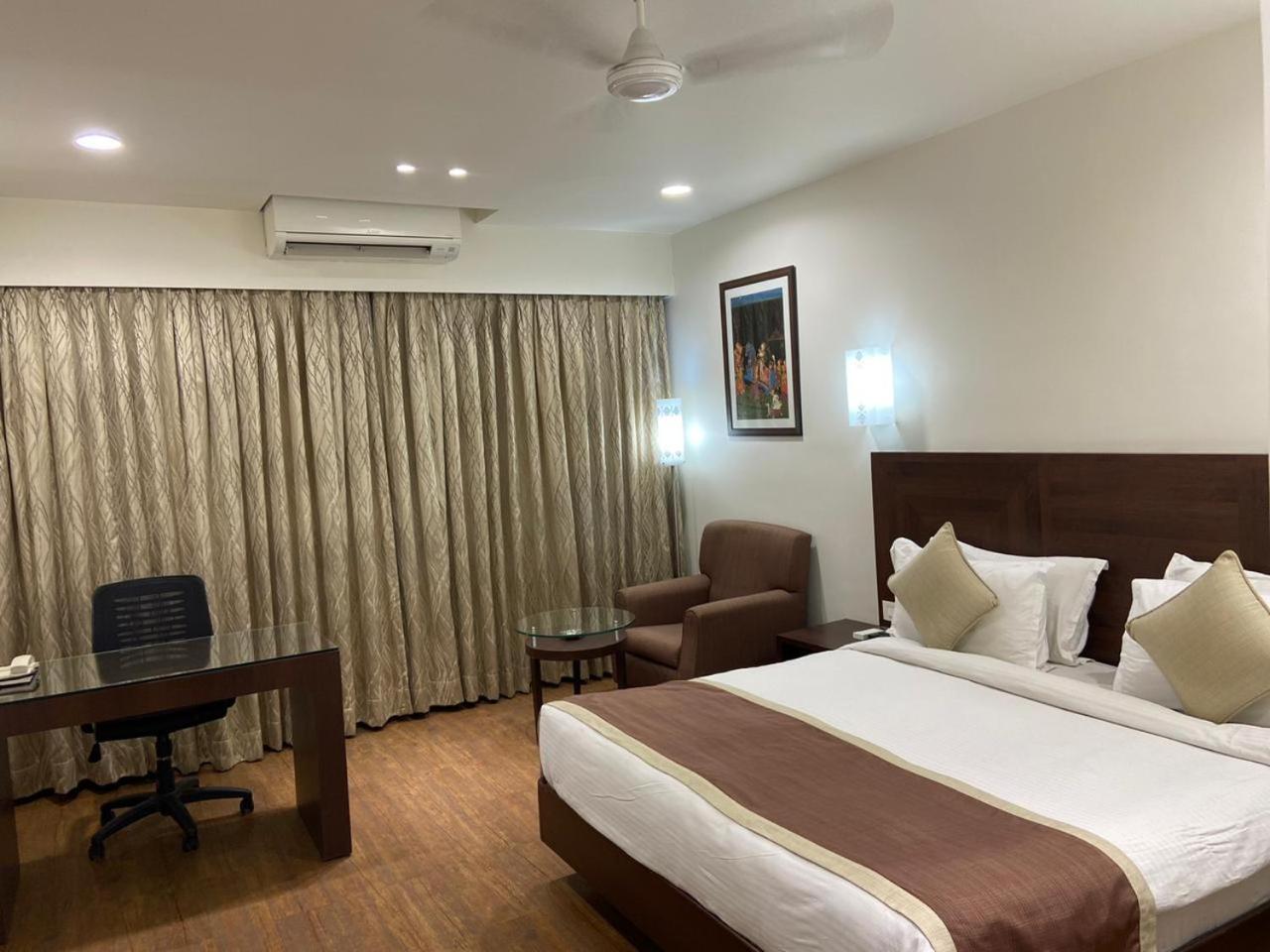 Large Double or Twin Room - Photo 2