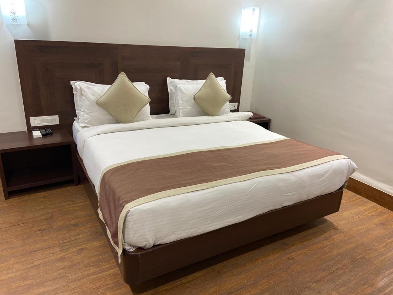 Large Double or Twin Room - Photo 3