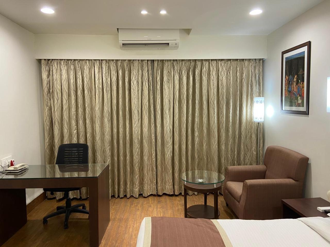 Large Double or Twin Room - Photo 6