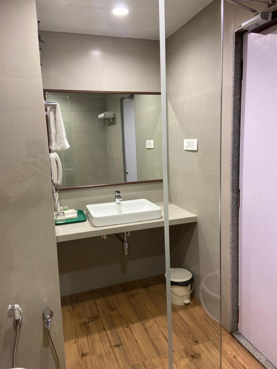 Large Double or Twin Room - Photo 12