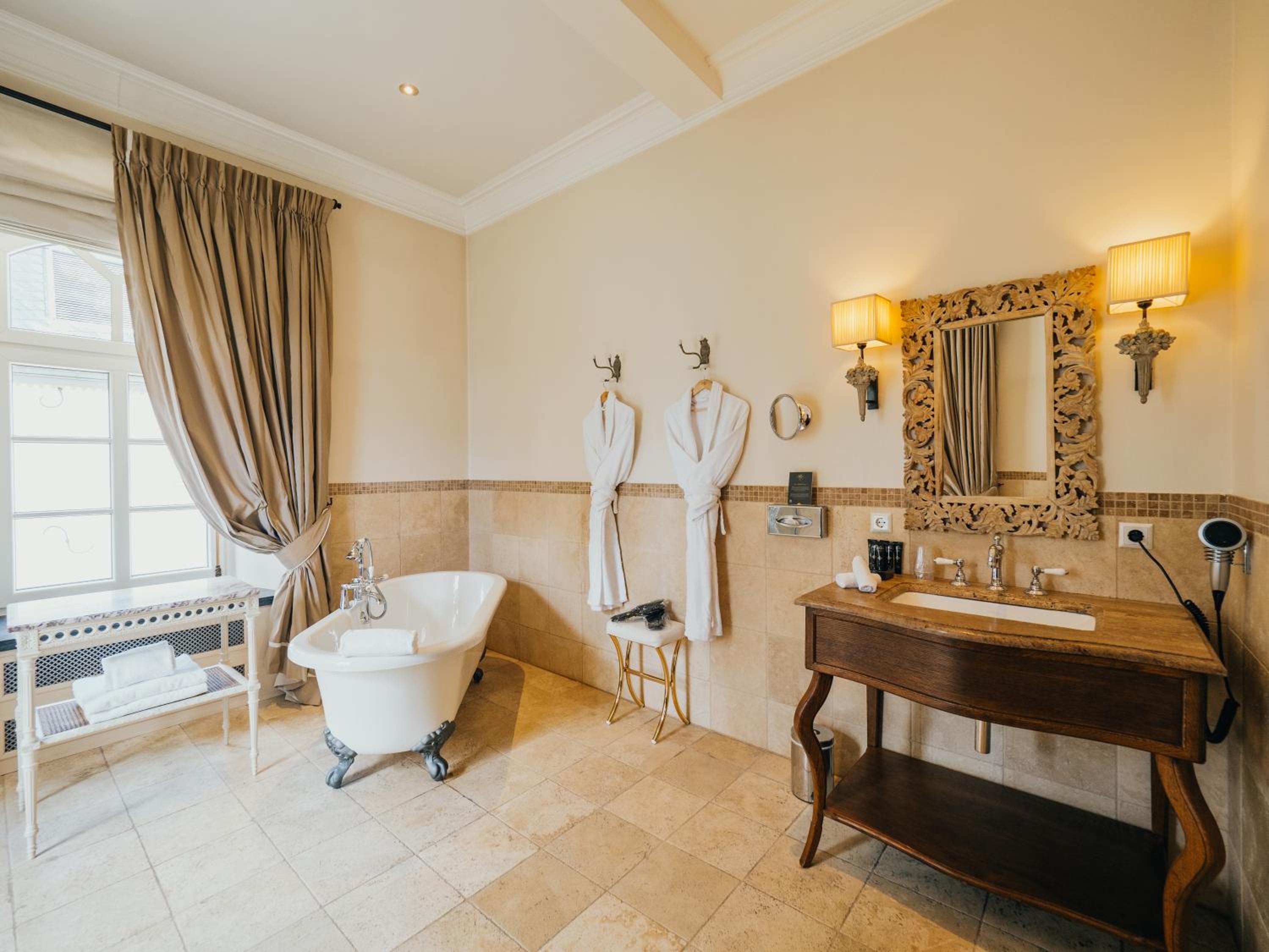 Suite - Photo 2
