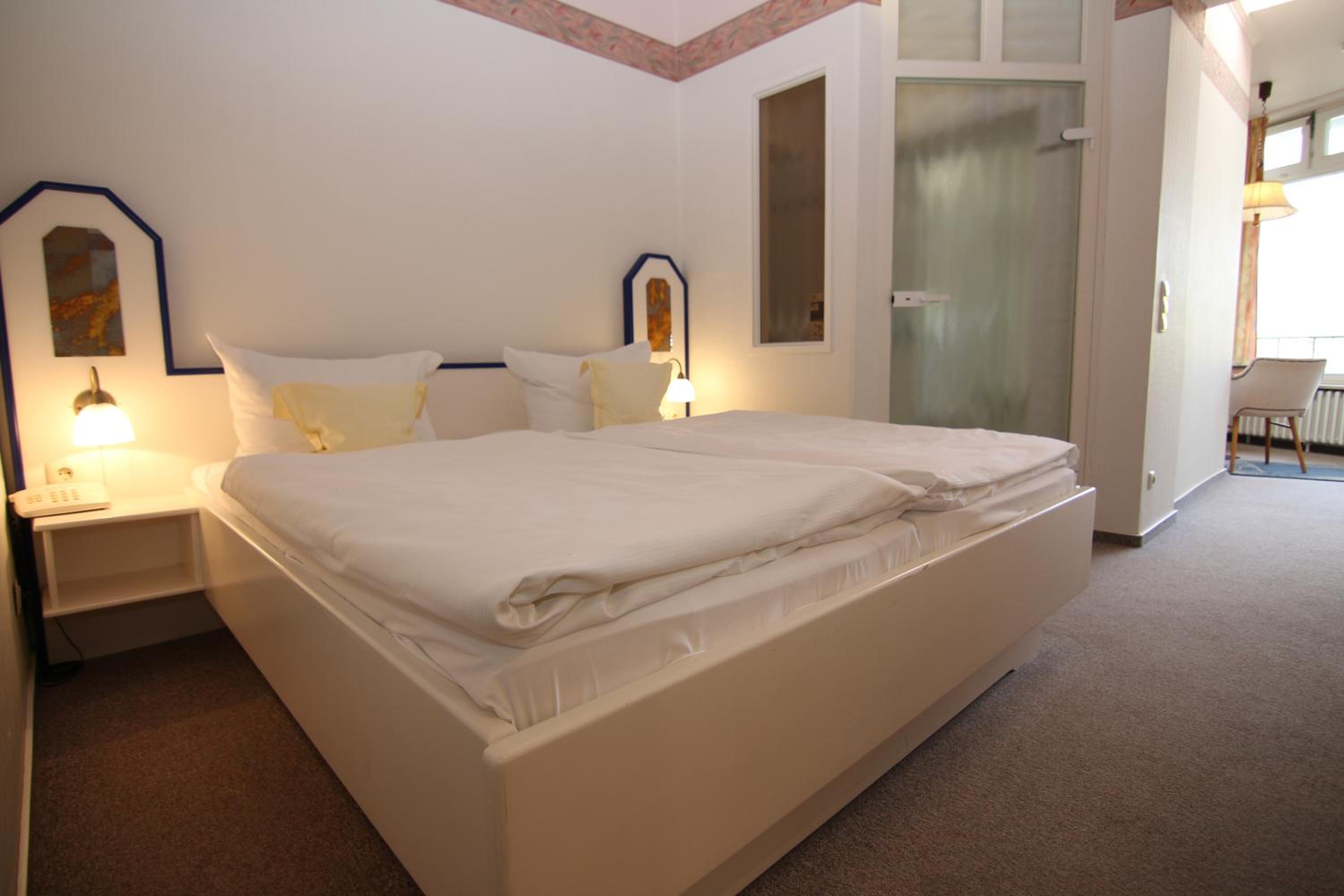 Double Room with Balcony - Photo 5