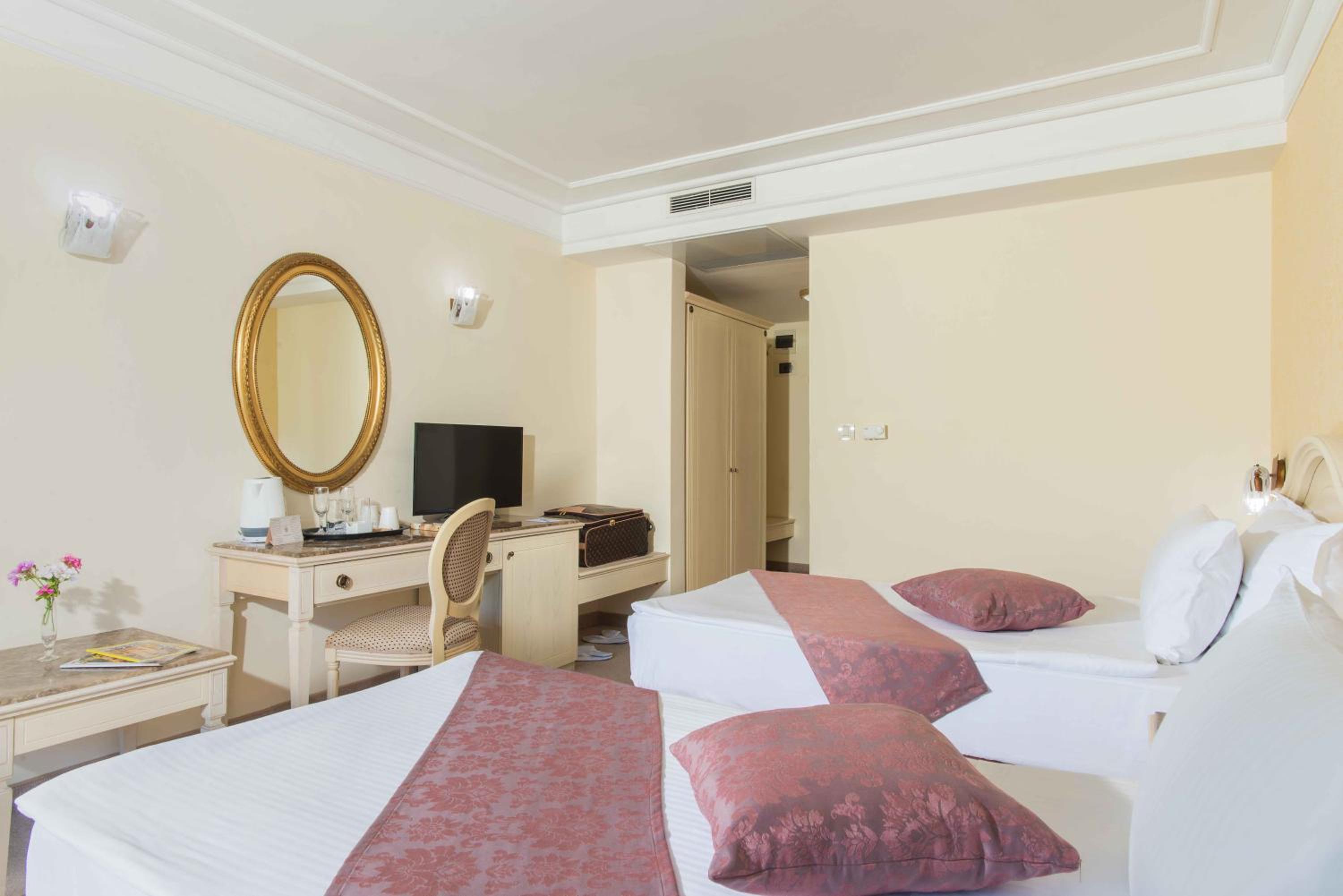 Economy Twin Room with Balcony