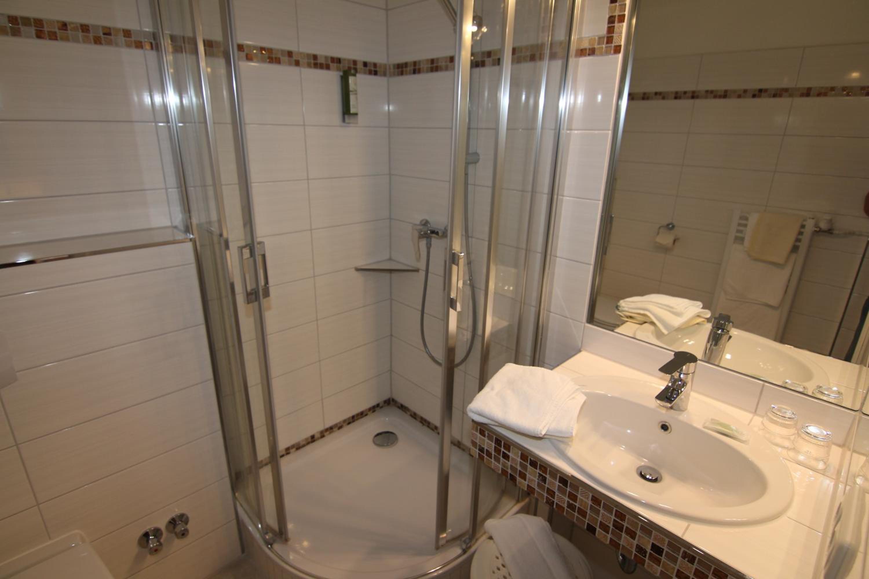 Double Room with Balcony - Photo 2