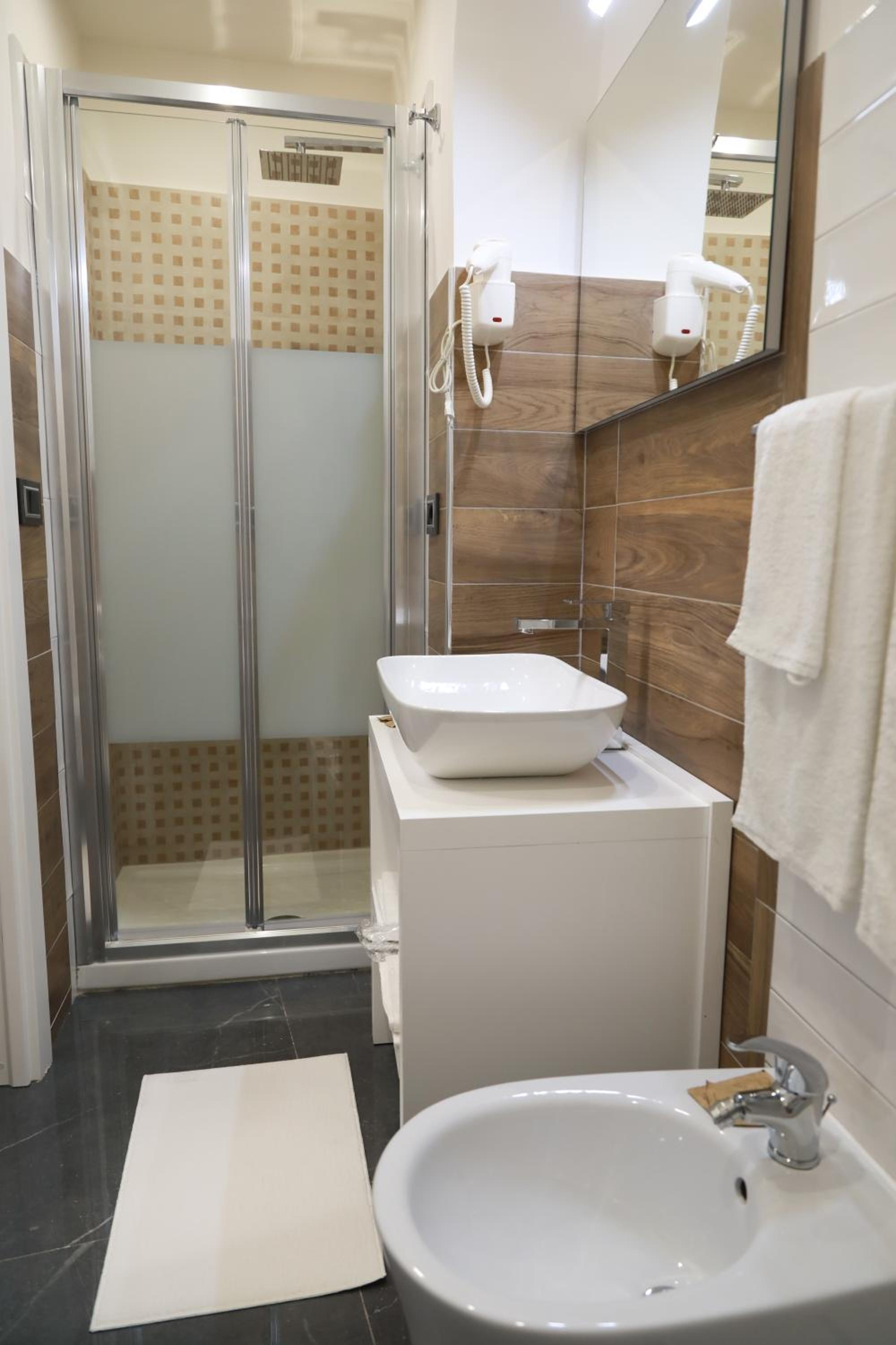 Double Room - Photo 4
